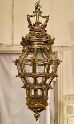 Lanterna Chateau francese in bronzo dorato e vetro smussato, circa 1890.