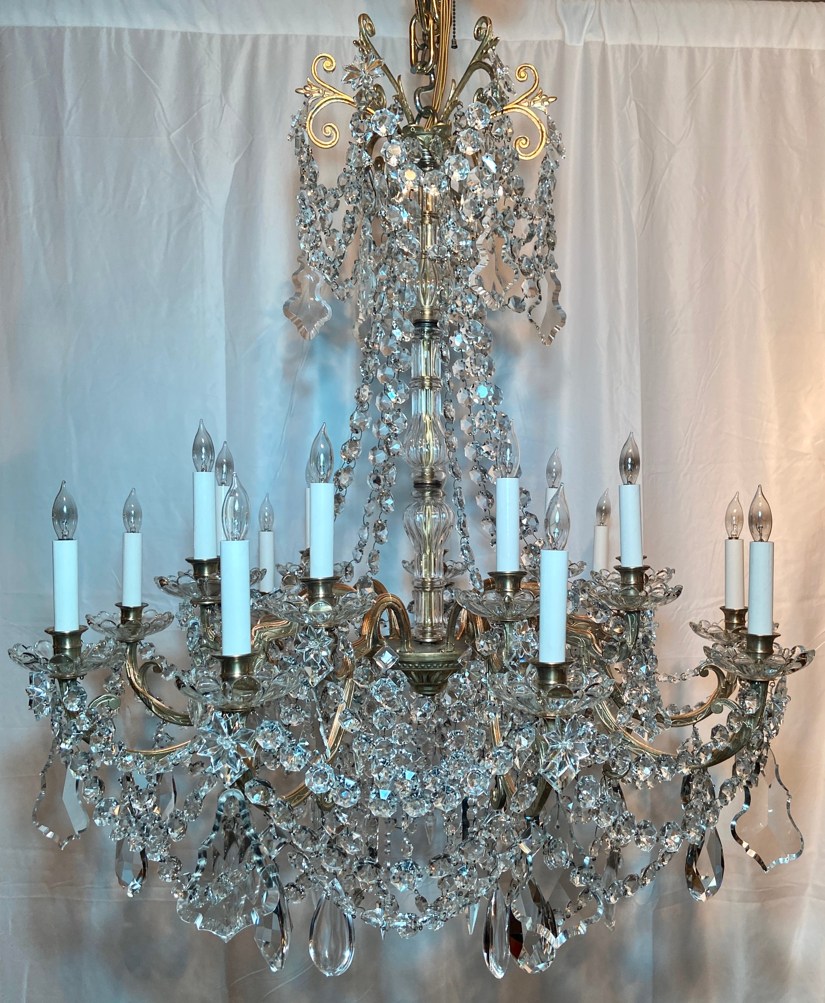 Antique French gold bronze and crystal 18-light chandelier, circa 1920-1930.