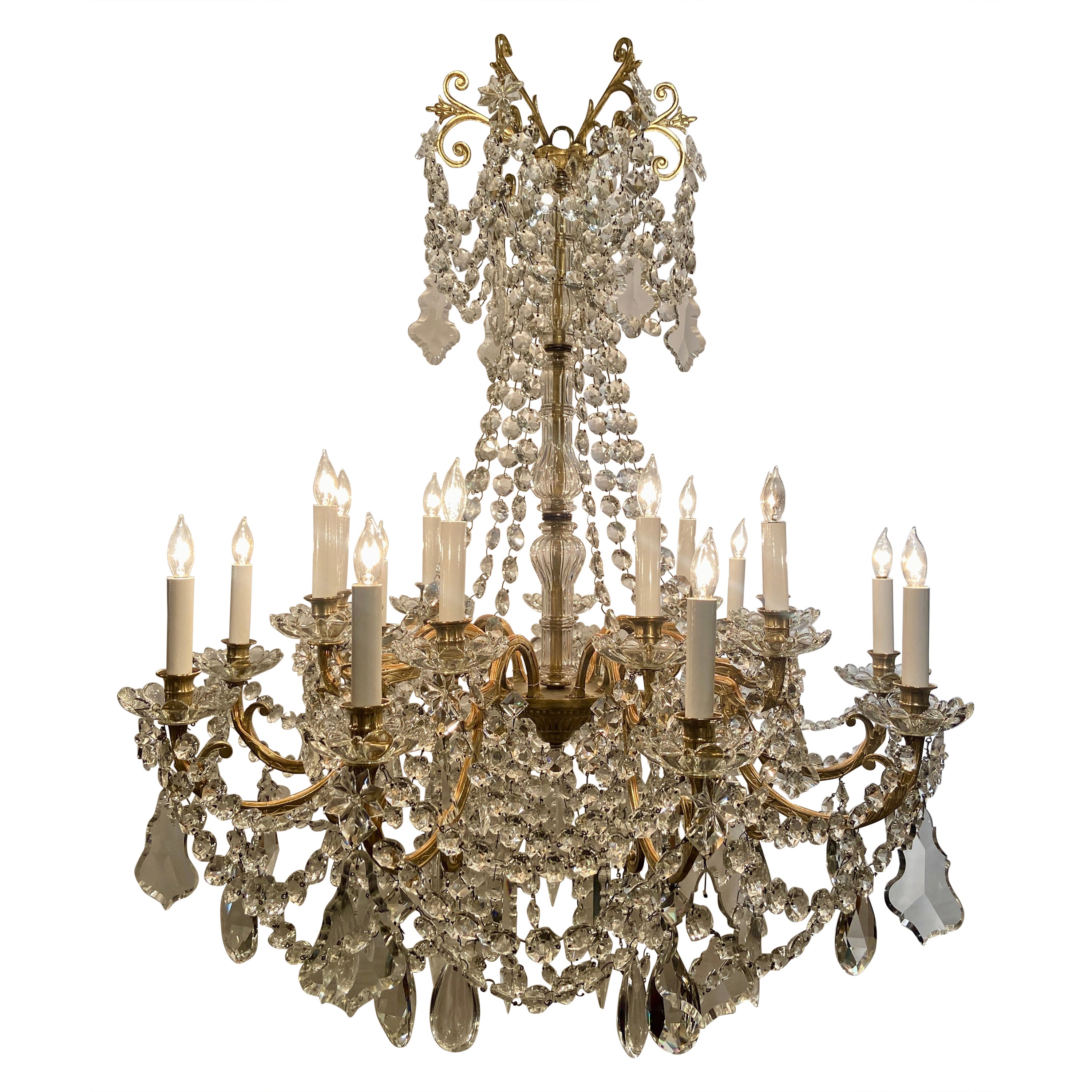 Lustre français ancien à 18 éclairages en bronze doré et cristal, vers 1920-1930