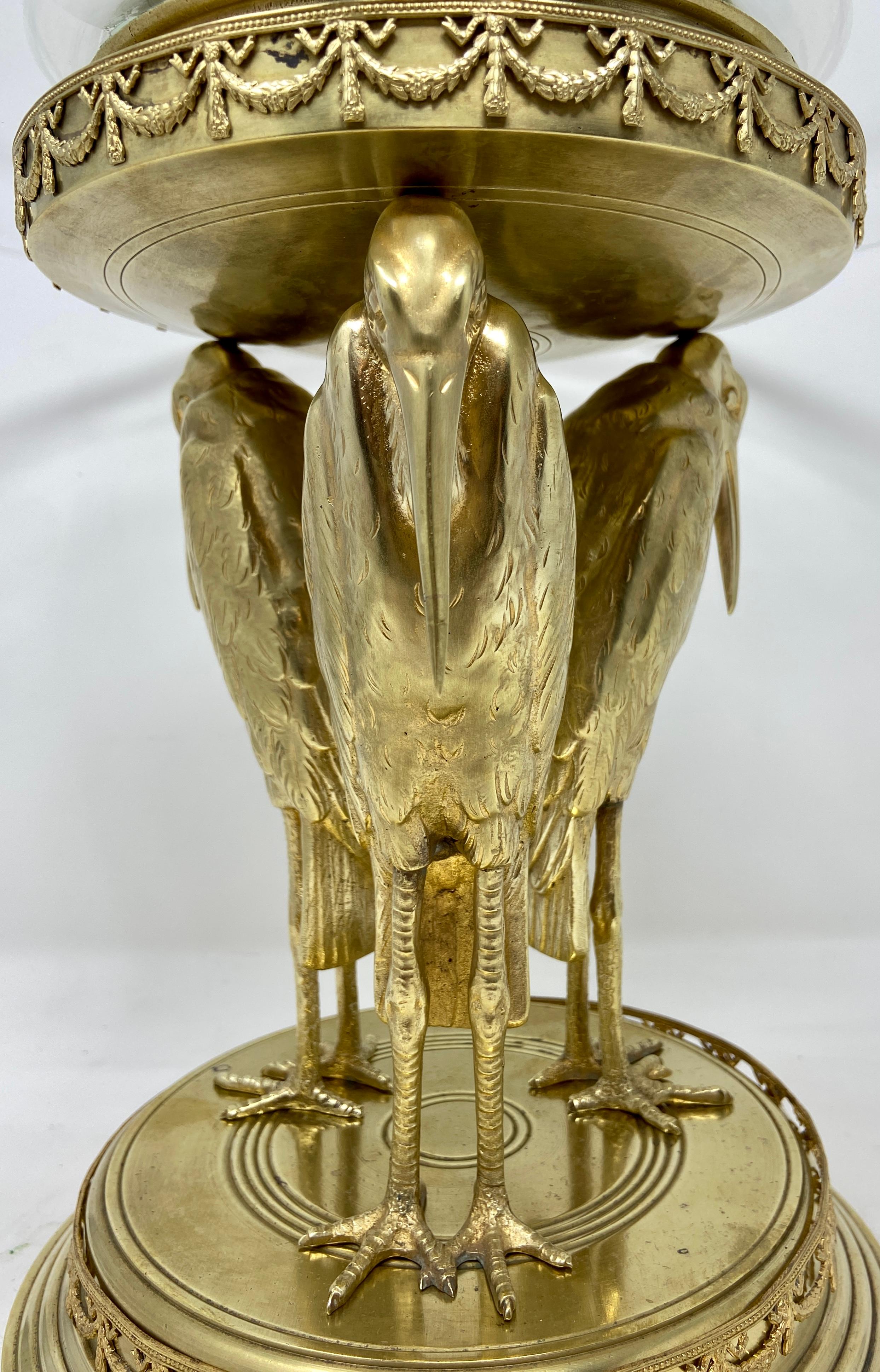 Antike französische „Stork“-Tazza aus Goldbronze und Kristall (19. Jahrhundert) im Angebot