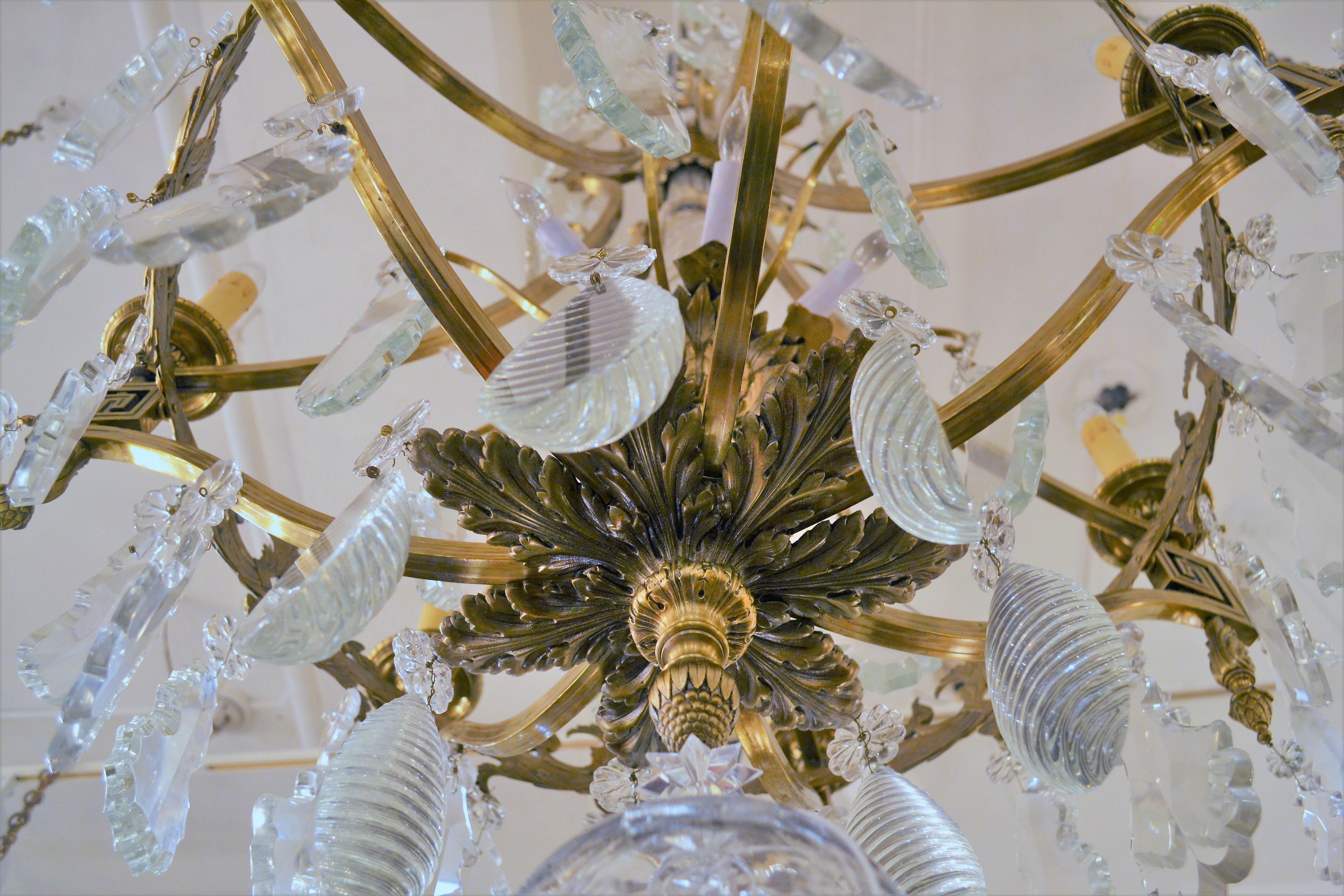 Antique French Gold Bronze and Fine Crystal Chandelier, circa 1890-1900 For Sale 4