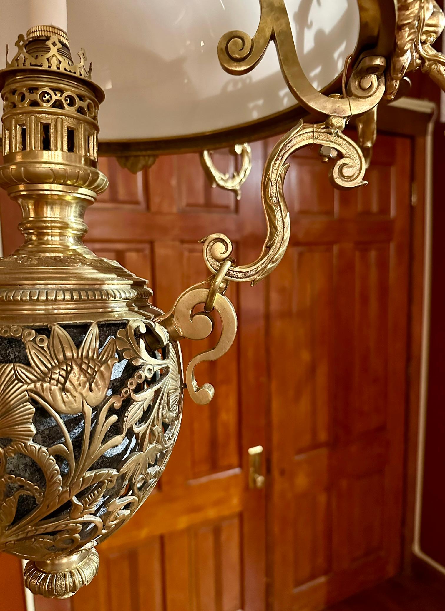 Antico lampadario a sospensione francese in bronzo dorato e vetro, CIRCA 1860. in vendita 2