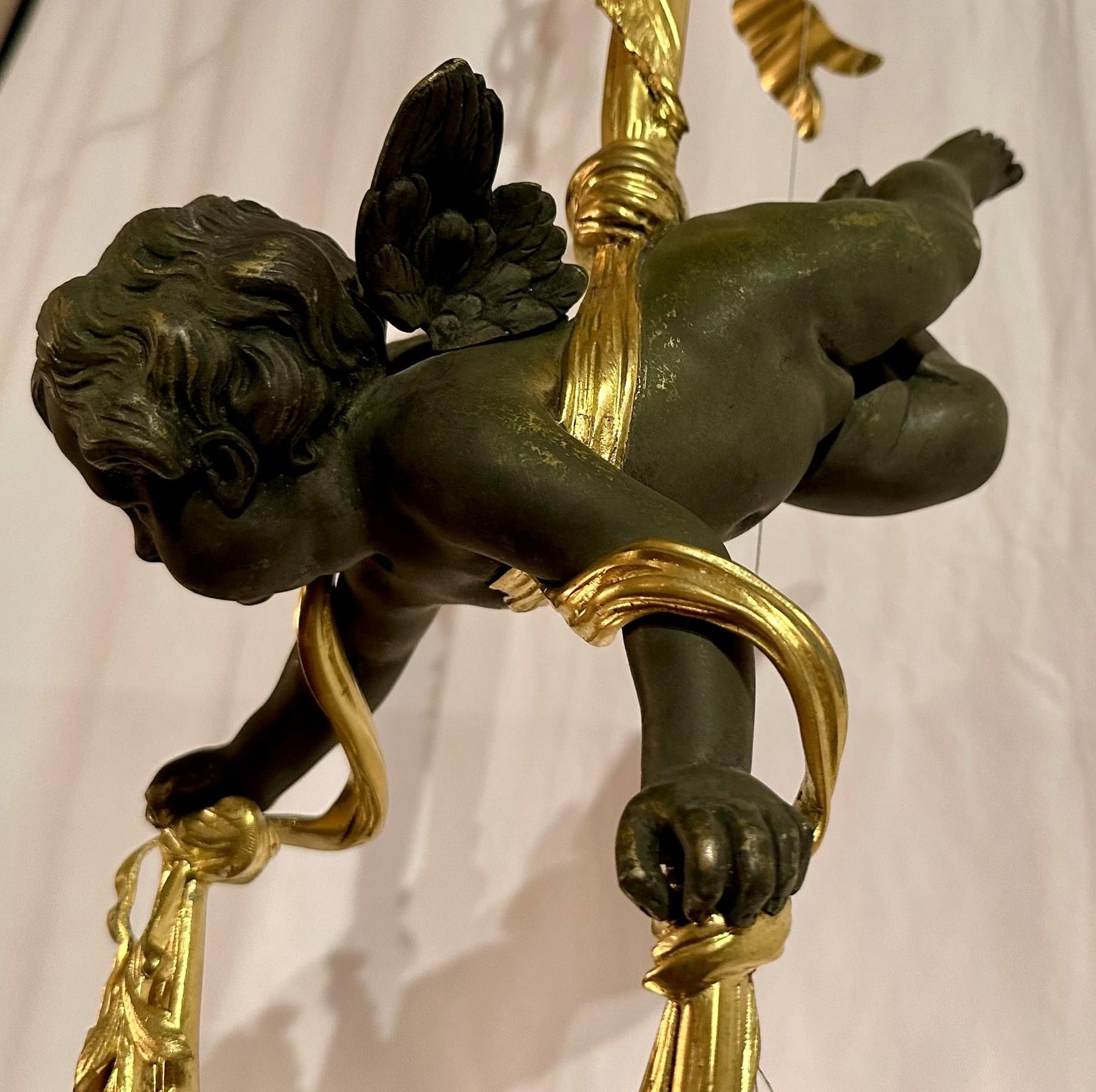 XIX secolo Antico lampadario francese in bronzo dorato e bronzo patinato 