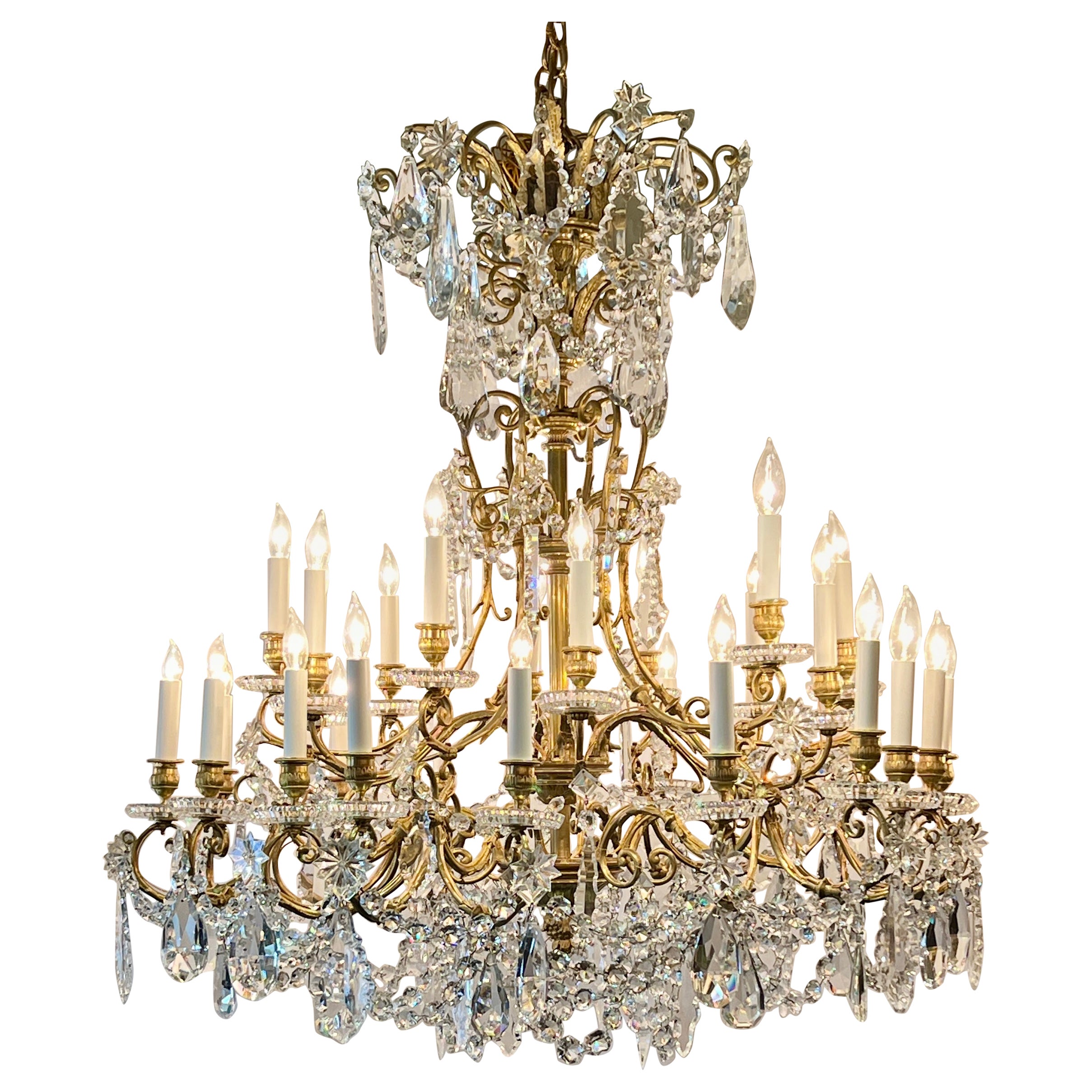 Lustre français ancien 30 feux en bronze doré et cristal taillé Baccarat, vers 1910