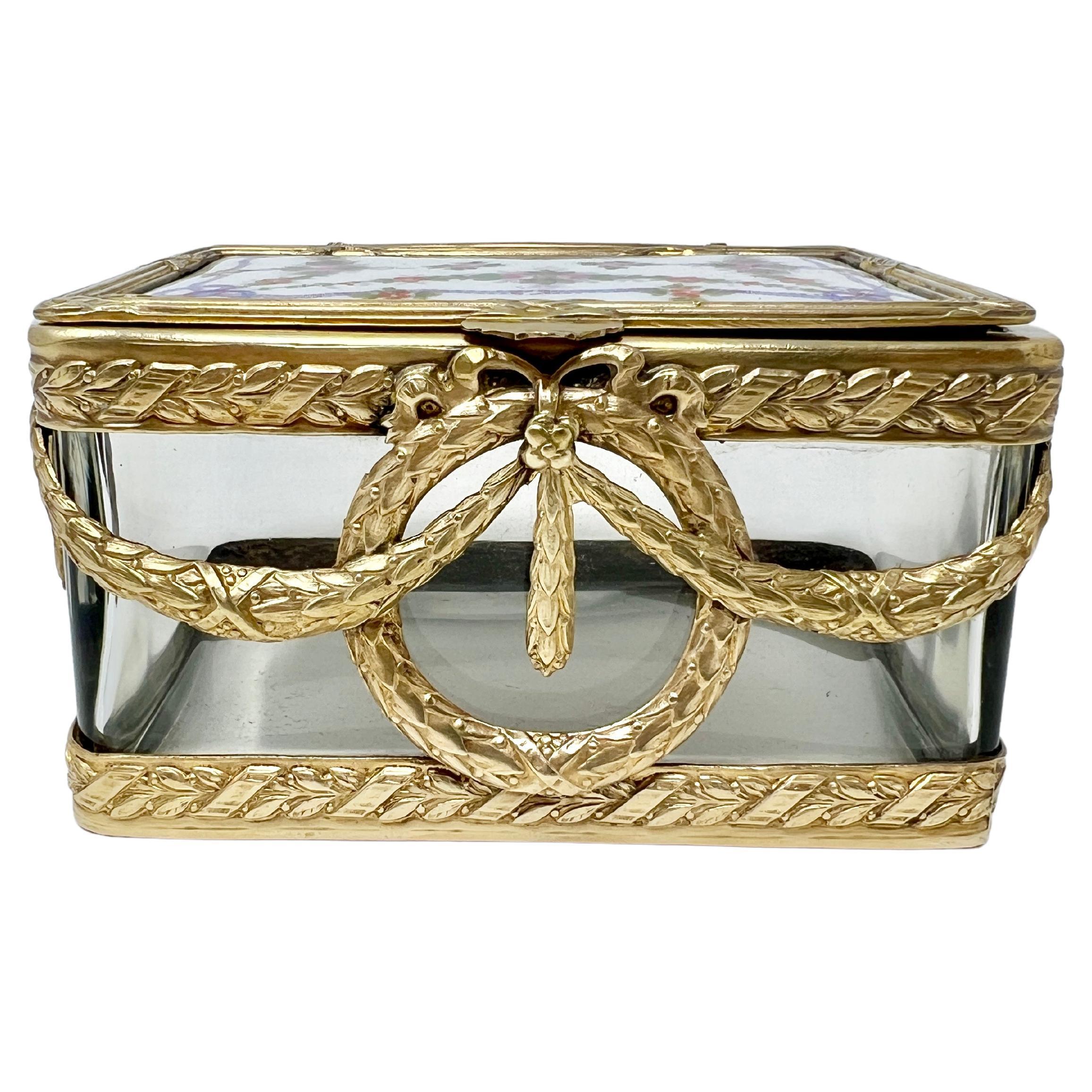 Boîte à bijoux française ancienne en or, bronze et cristal taillé émaillé, vers 1890.