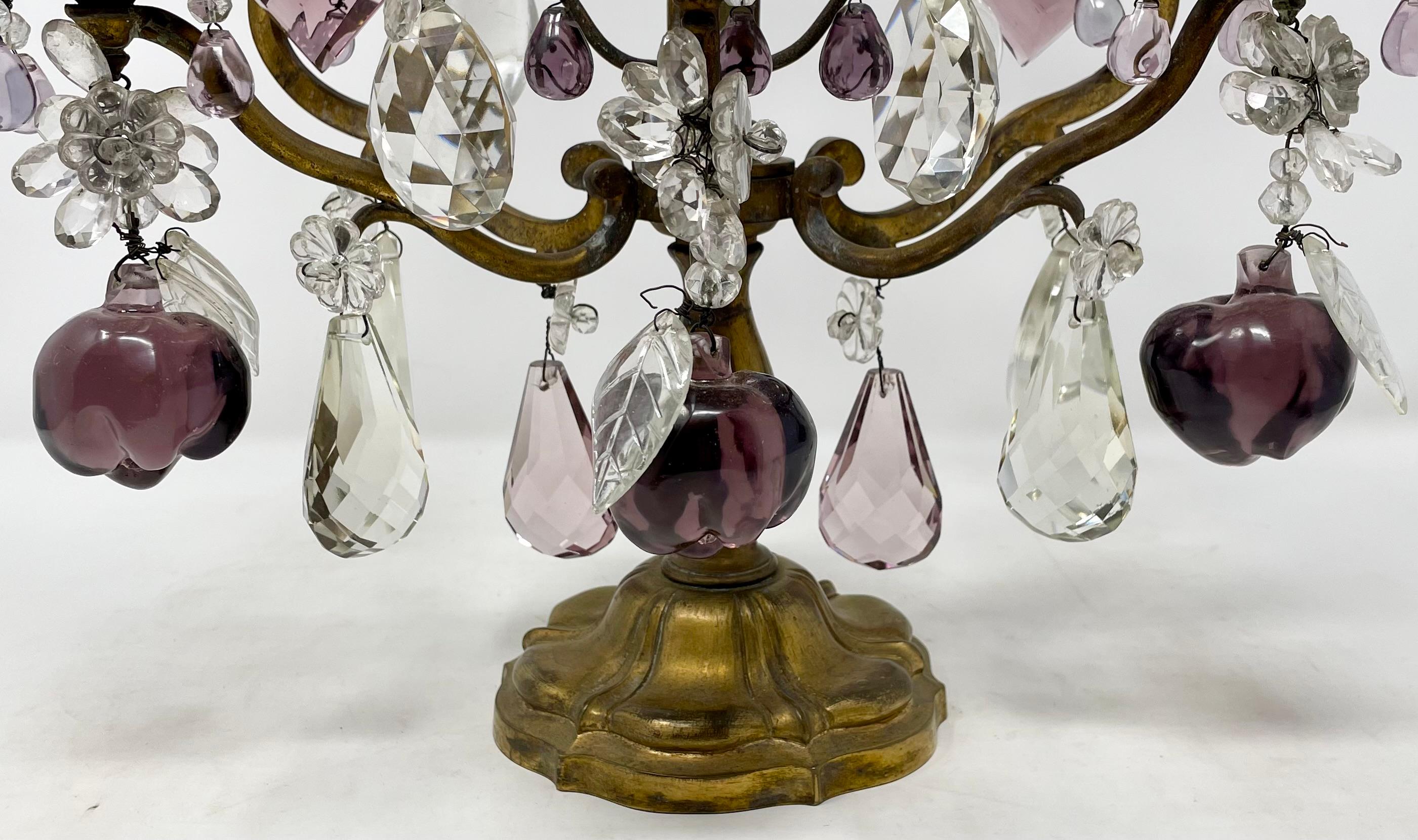 20ième siècle Girandoles anciennes en bronze doré et cristal taillé avec fleur de lys Circa 1900 en vente