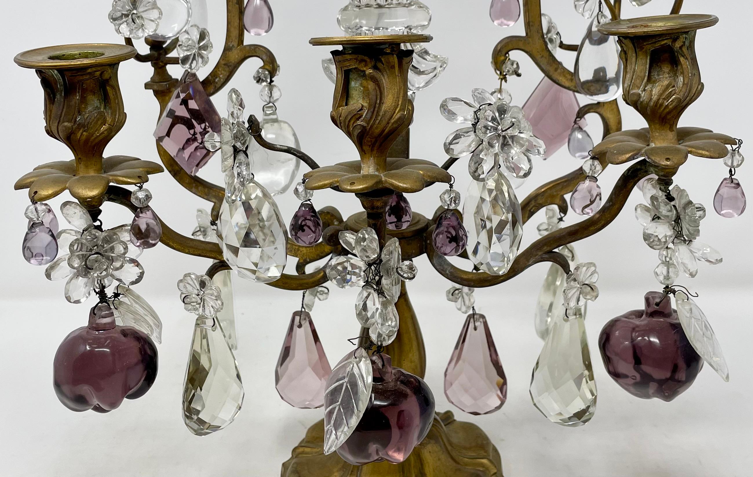 Bronze Girandoles anciennes en bronze doré et cristal taillé avec fleur de lys Circa 1900 en vente