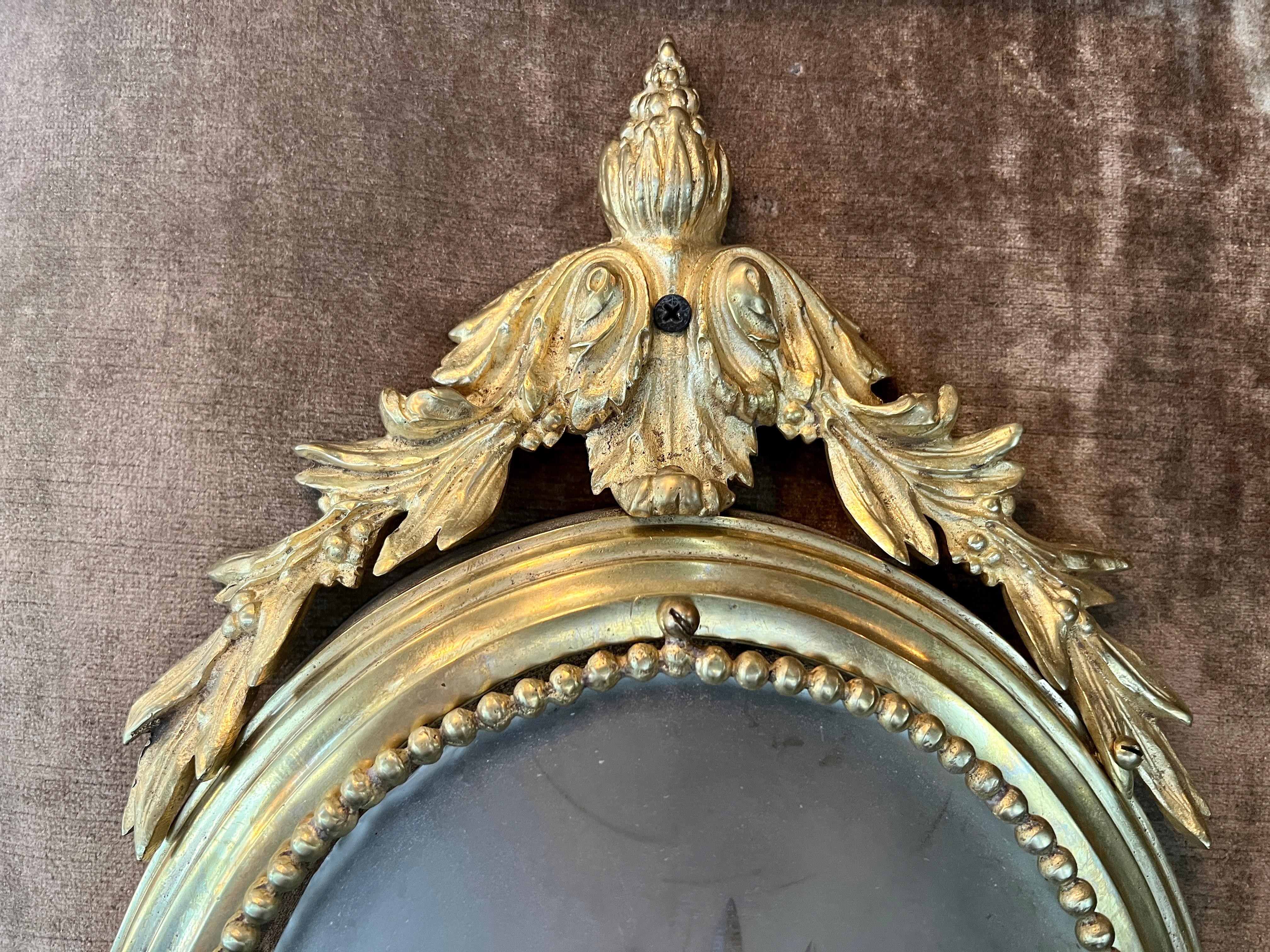 Antique French Gold Bronze & Etched Crystal Wall Sconce, Circa 1900's. In Good Condition For Sale In New Orleans, LA