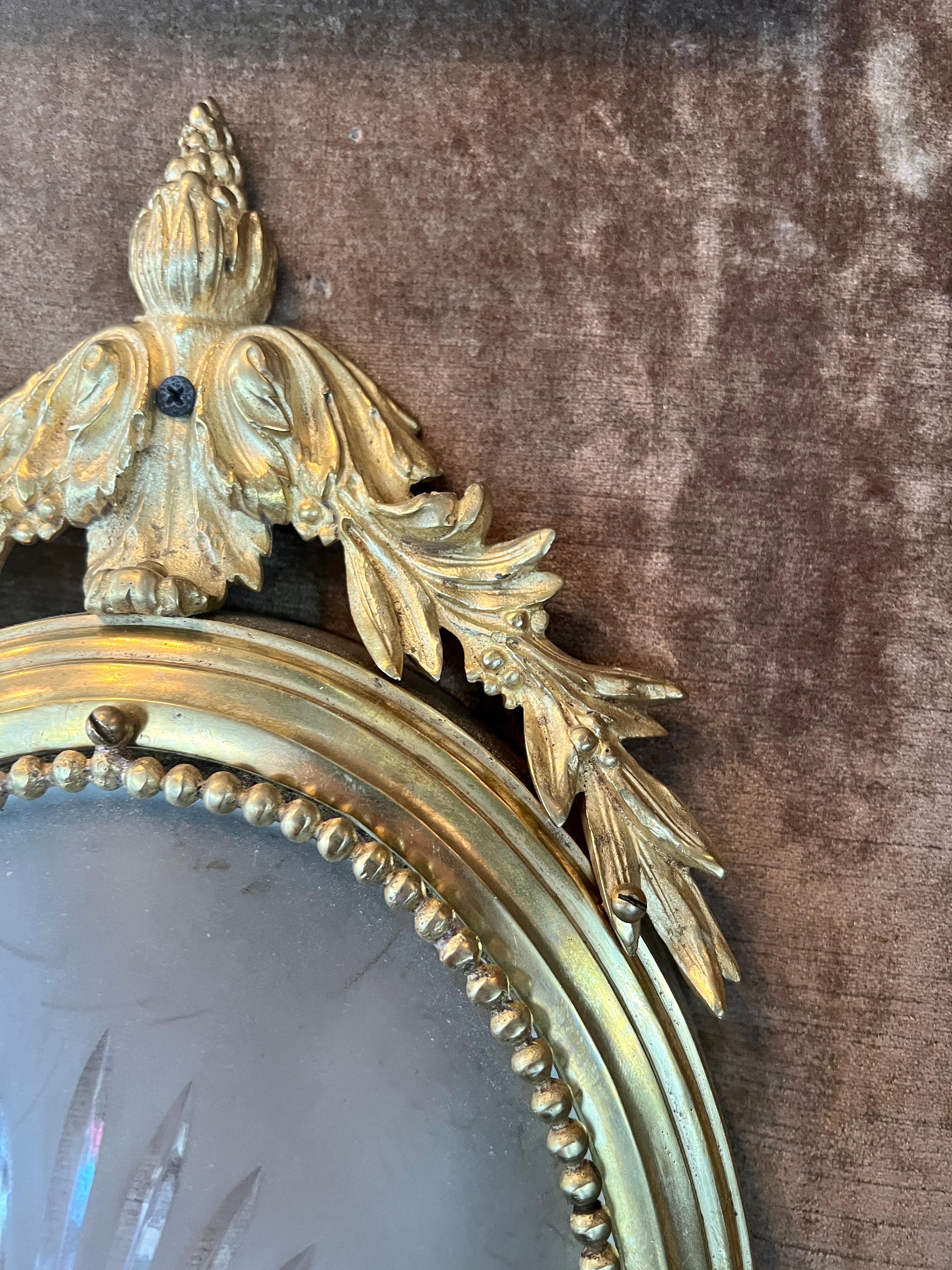 Antique French Gold Bronze & Etched Crystal Wall Sconce, Circa 1900's. For Sale 1