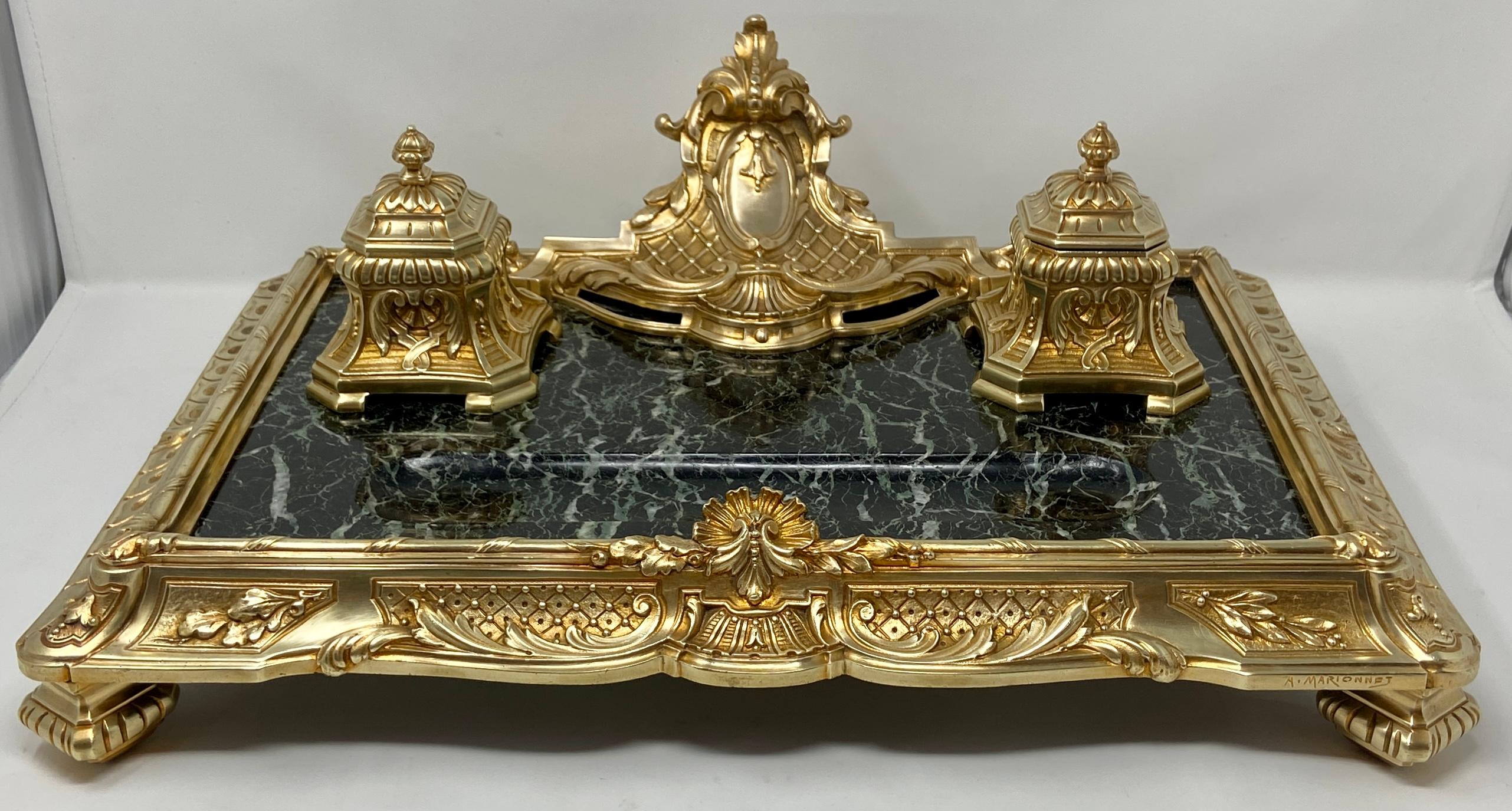 Encrier français ancien en bronze doré et marbre vert signé 