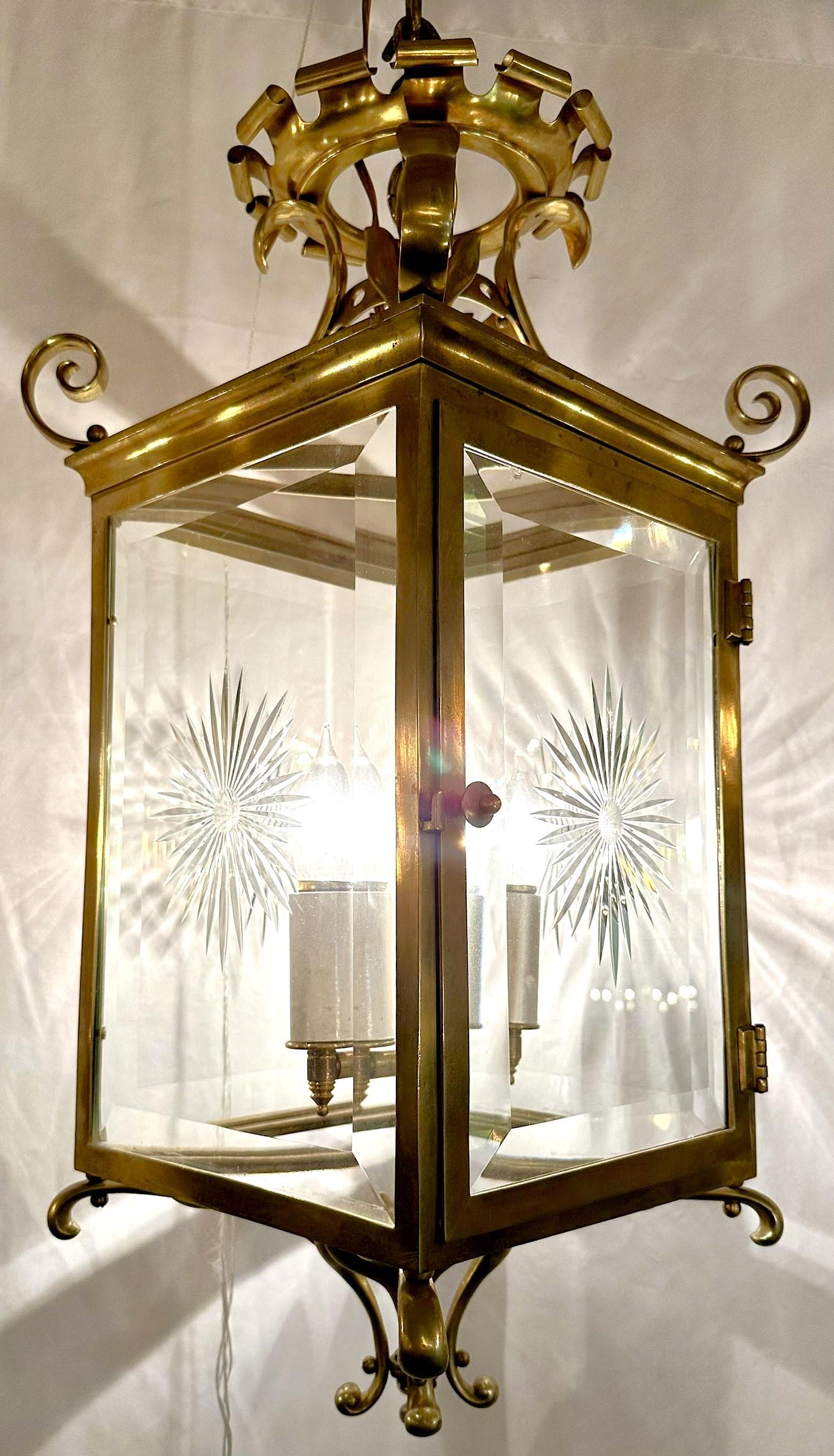Biseauté Ancienne lanterne française en bronze doré avec roue sculptée et biseautée, vers 1890 en vente