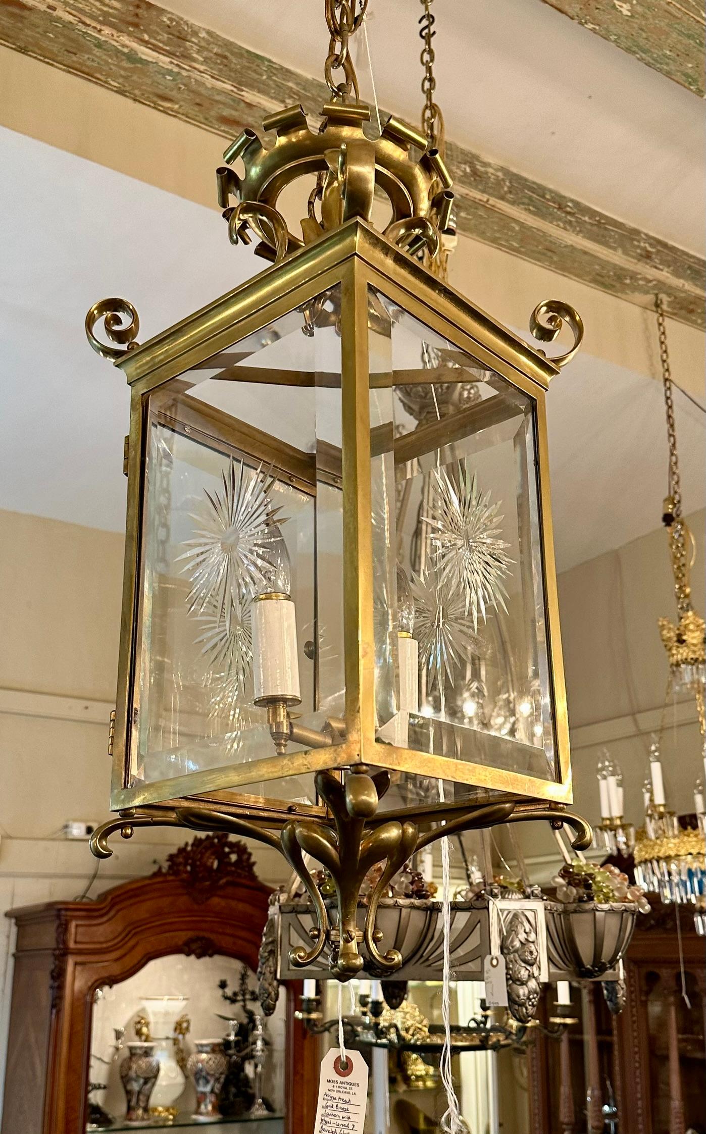 XIXe siècle Ancienne lanterne française en bronze doré avec roue sculptée et biseautée, vers 1890 en vente