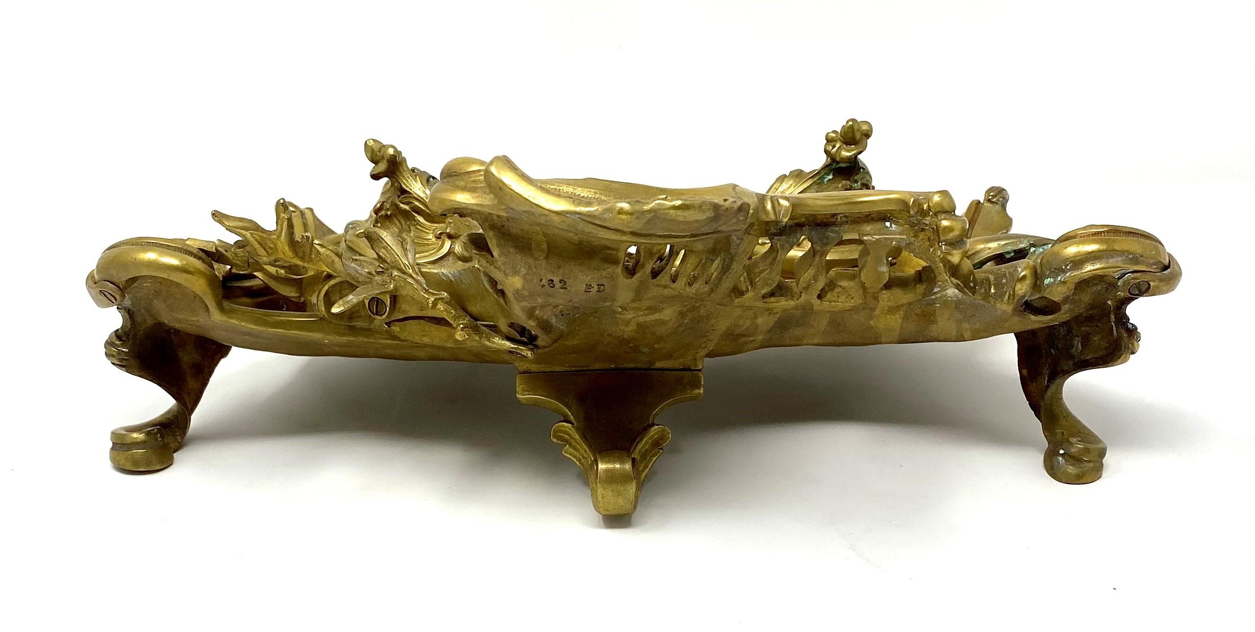 Antique French Gold Bronze Louis XV Style Inkwell circa 1880-1890 In Good Condition For Sale In New Orleans, LA