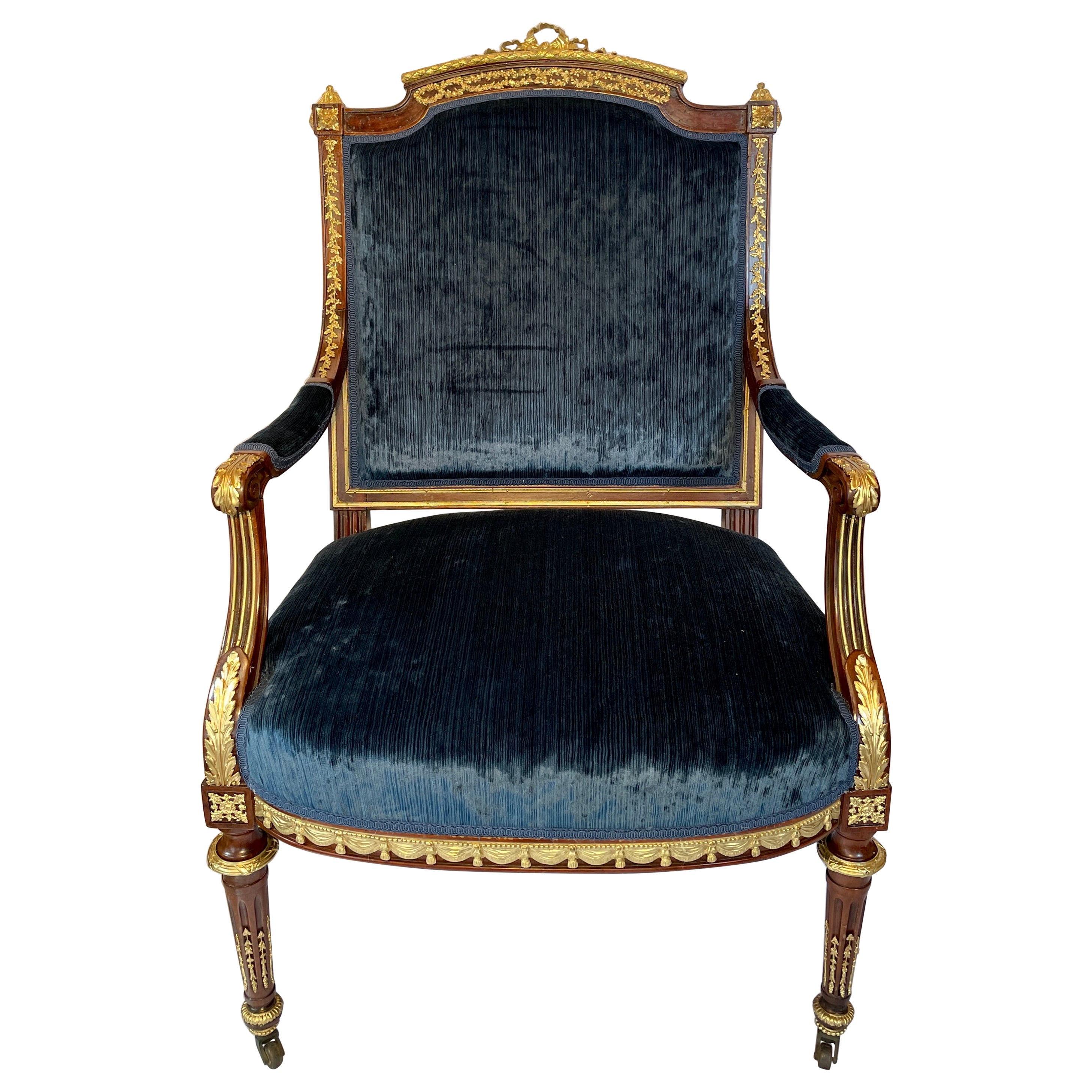Fauteuil français ancien en bronze doré et acajou avec garniture délicate, vers 1875.