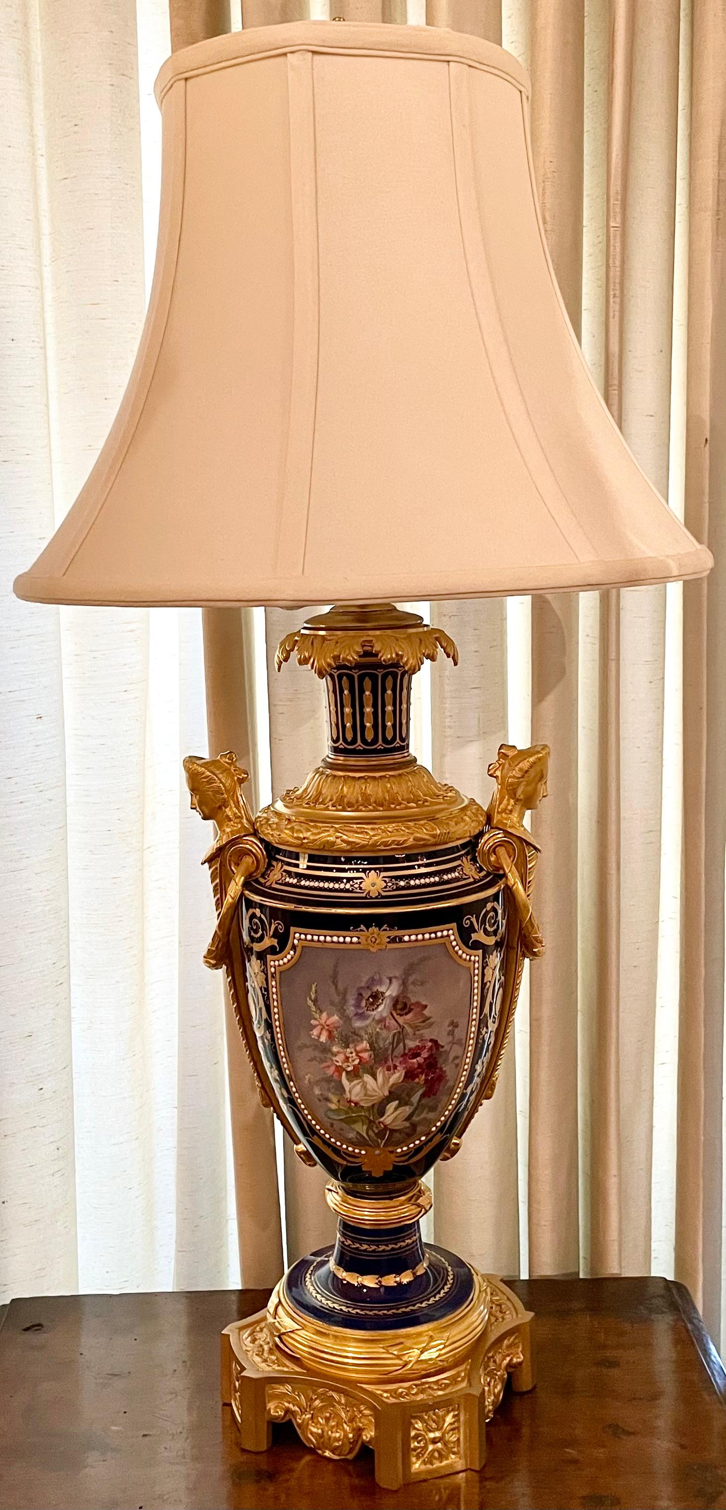Antique French Lámpara de Porcelana de Sevres Azul Cobalto Montada en Bronce Dorado, Circa 1890 en venta 4