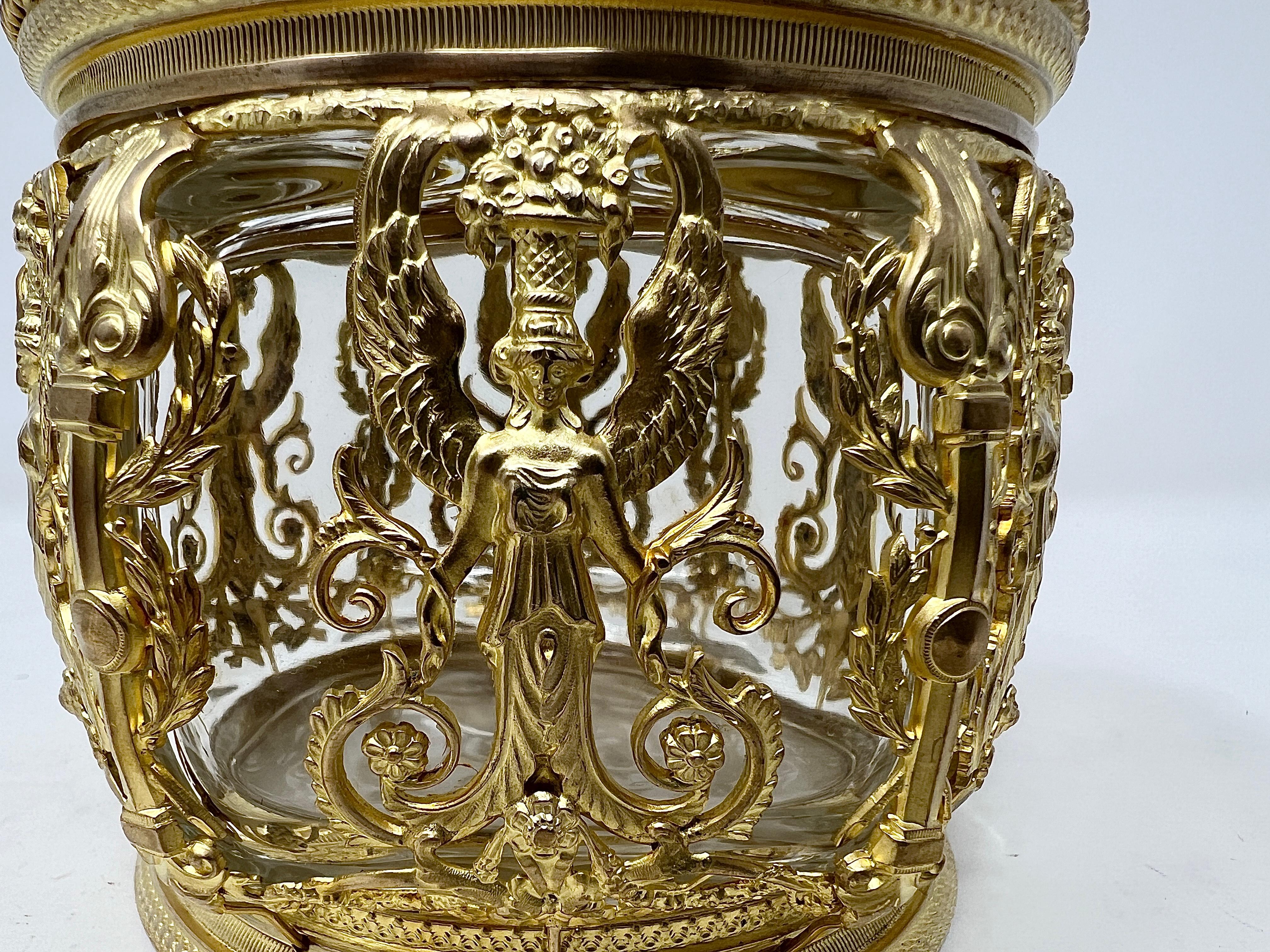 Antike französische Gold-Bronze-Schmuckkästchen aus geschliffenem Kristall, ca. 1890er Jahre. (19. Jahrhundert) im Angebot