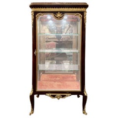 Antique French Gold Bronze montiert Kingwood Display Cabinet, CIRCA 1860-1870.