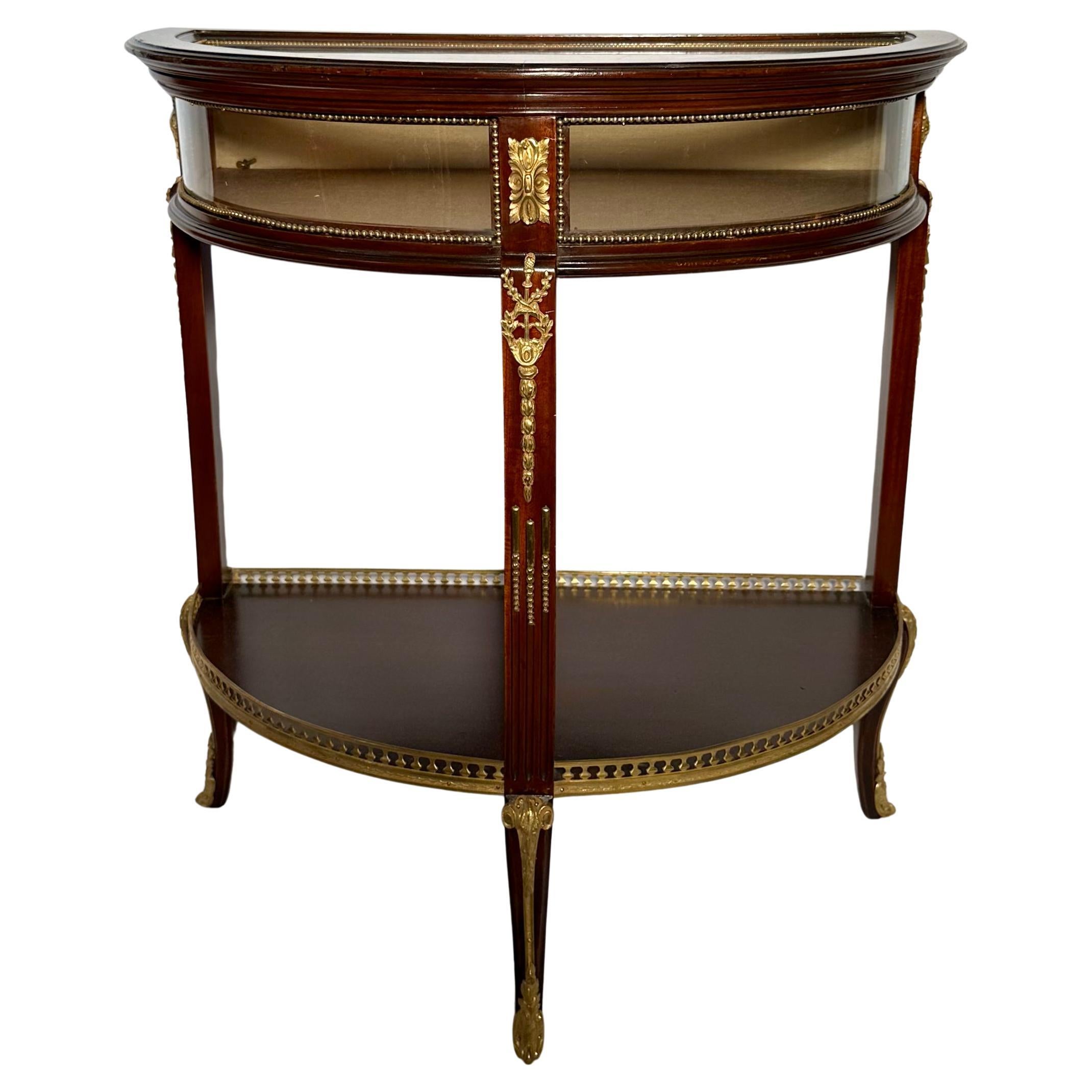 Antique French Vitrina de caoba demilune montada en bronce dorado, Circa 1890. en venta