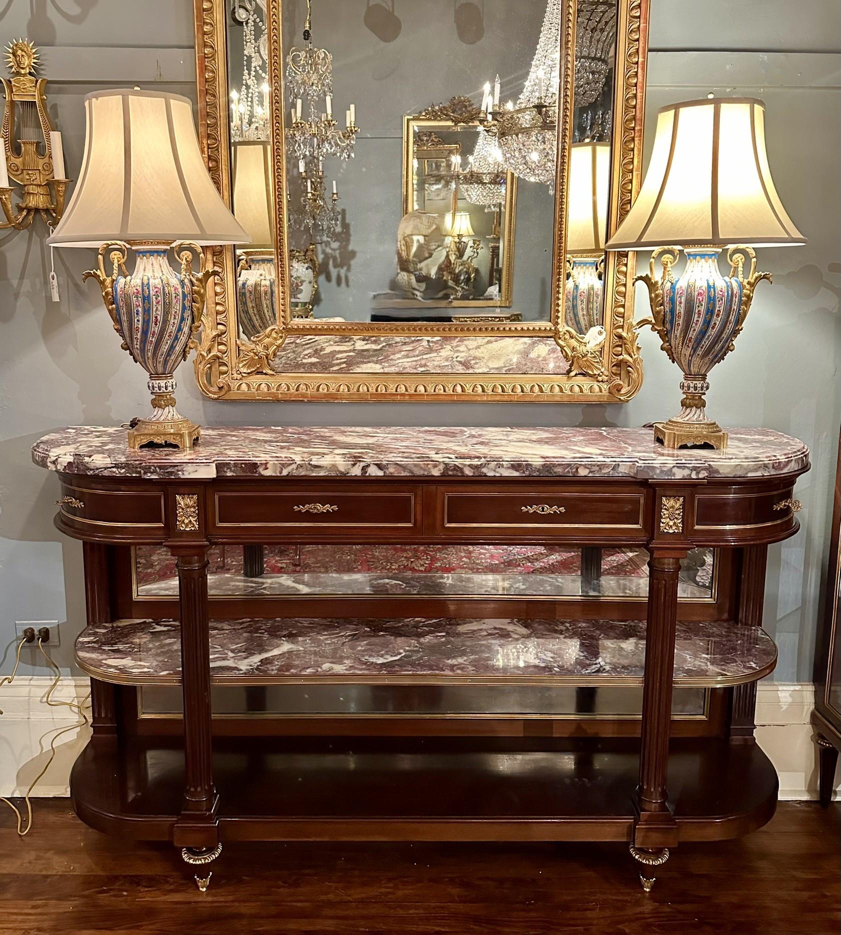 Antikes französisches Sideboard aus Mahagoni mit Marmorplatte und Goldbronze-Montierung, um 1890 im Angebot 1