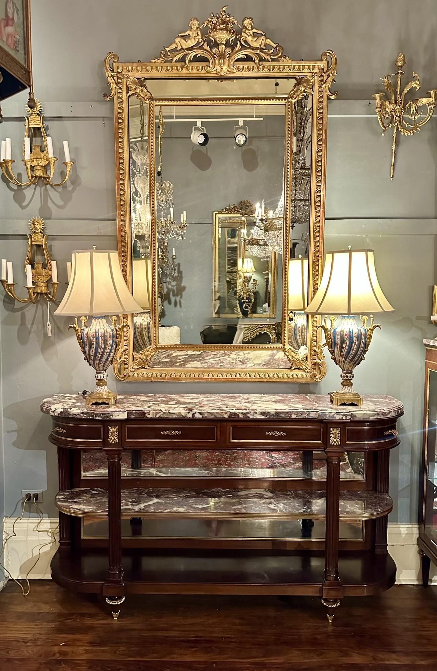 Antikes französisches Sideboard aus Mahagoni mit Marmorplatte und Goldbronze-Montierung, um 1890 im Angebot 2