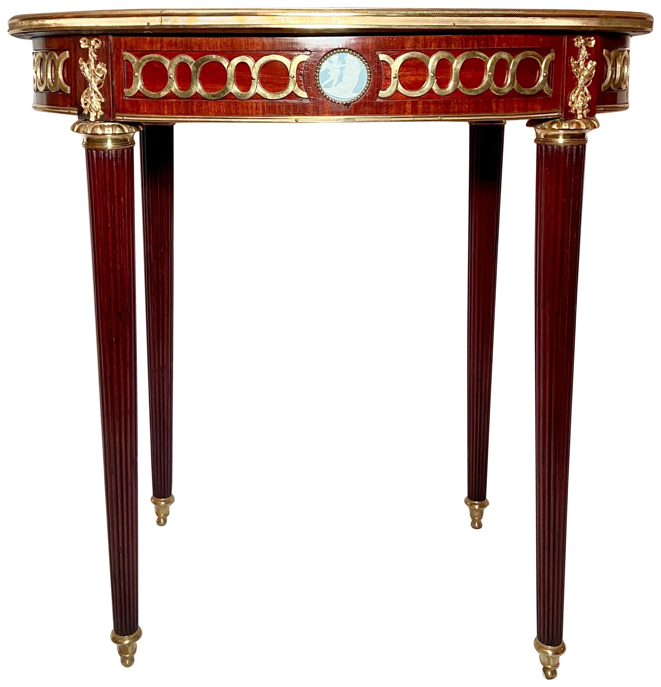 Antiker französischer Mahagoni-Tisch aus Goldbronze mit Marmorplatte und Goldbronze-Montierung, um 1880