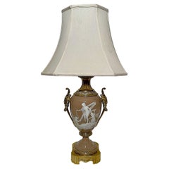 Lampe en porcelaine Pâte-Sur-Pâte, montée sur bronze doré, Antique French, Circa 1880.