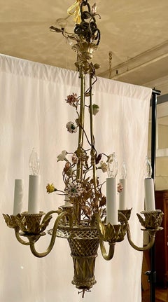 Antique French Gold Bronze & Porzellan Korb der Blumen Kronleuchter, CIRCA 1890.
