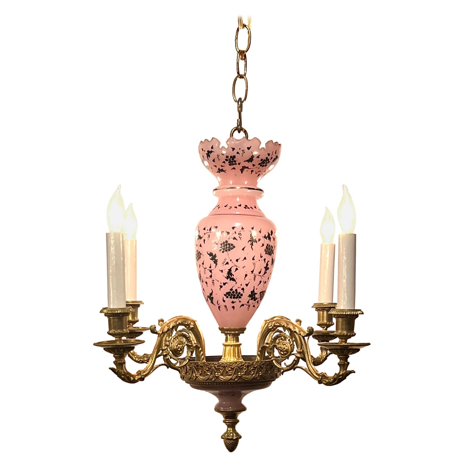 Antigua araña francesa de bronce dorado y cristal opalino rosa, circa 1880-1890
