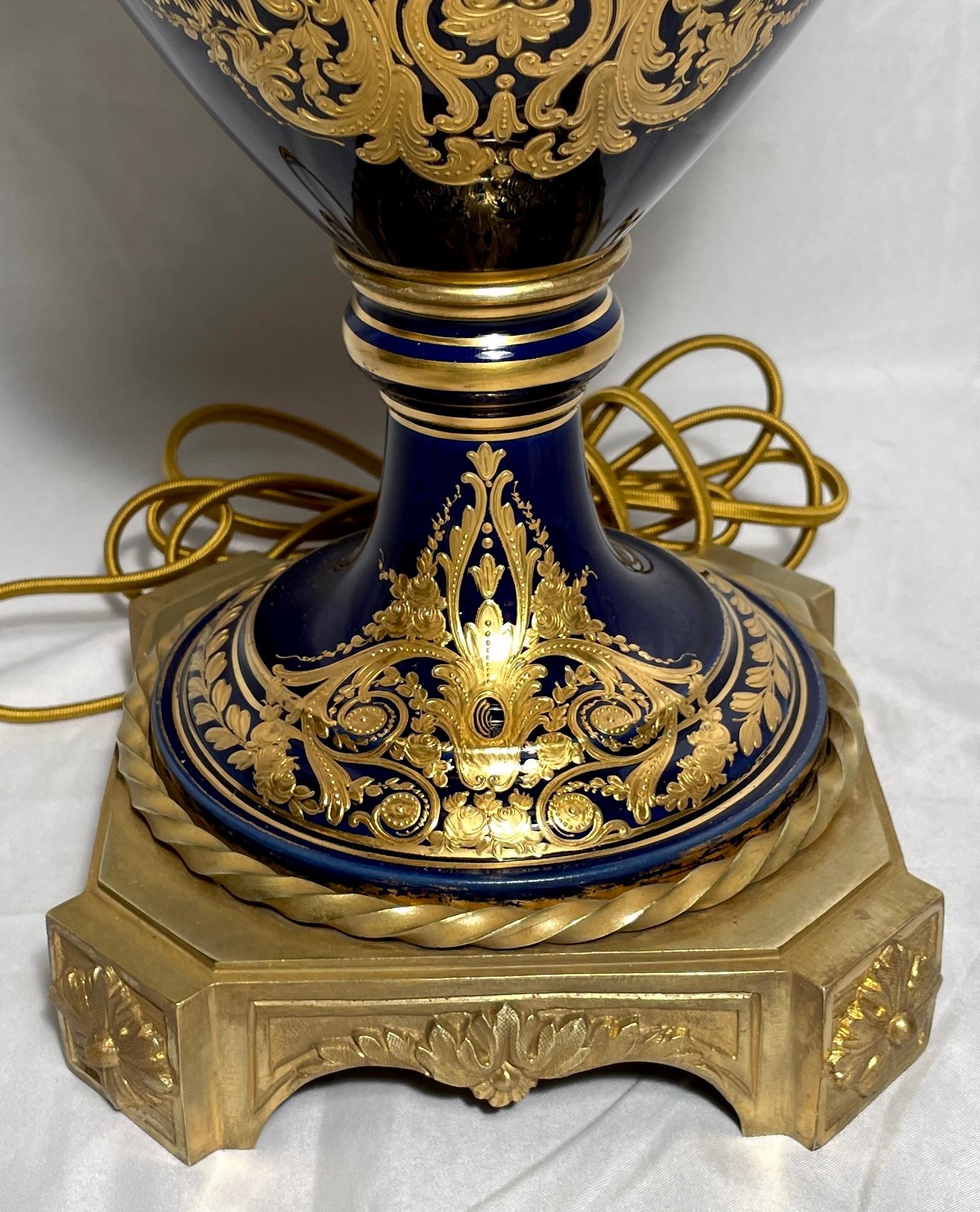 Antique French Gold Encrusted Cobalt Sèvres Porcelain Urn Converted to Lamp For Sale 2