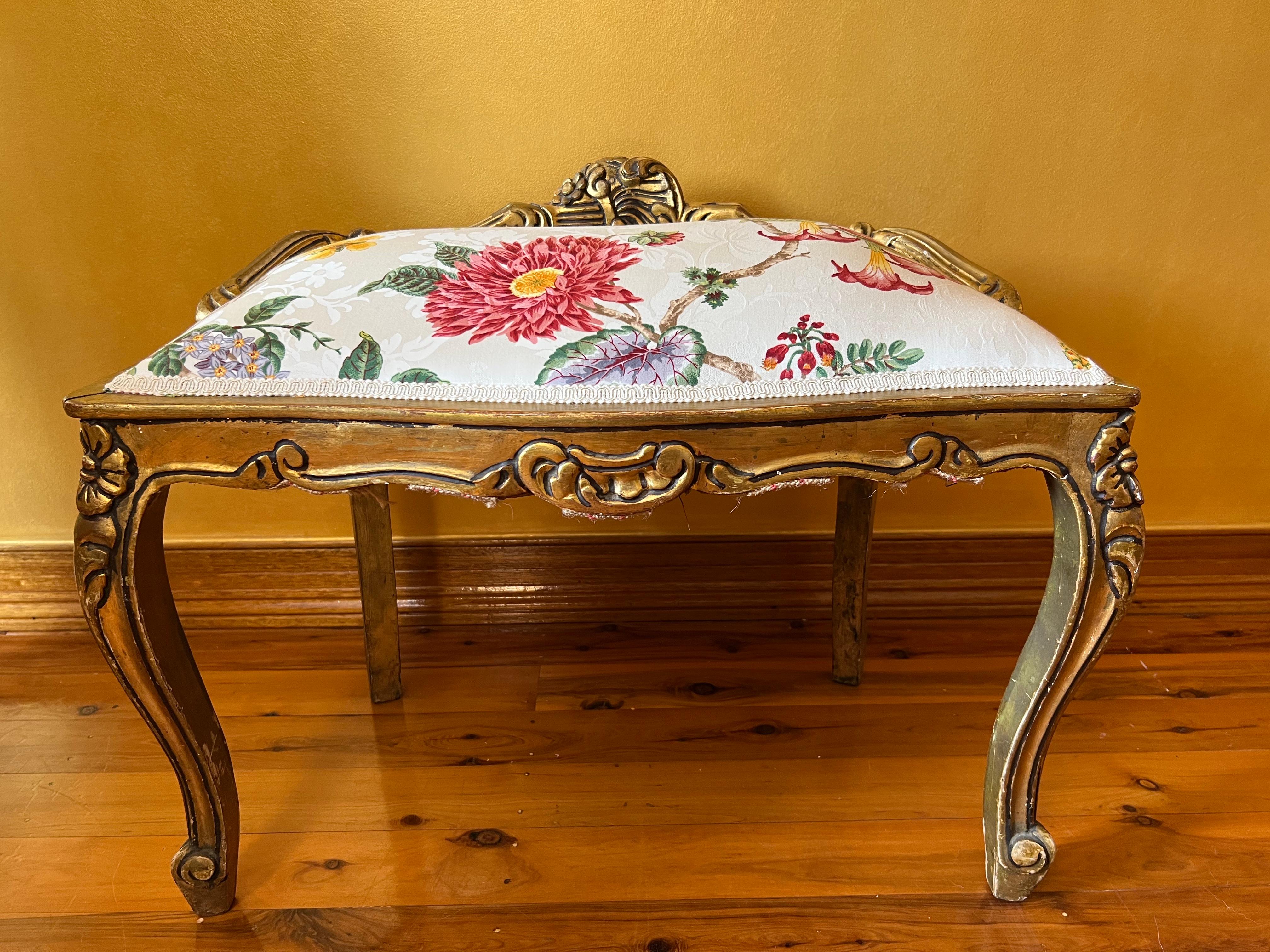 Antike französische vergoldete Lounge- und Schlafzimmersuite aus Gold im Angebot 10