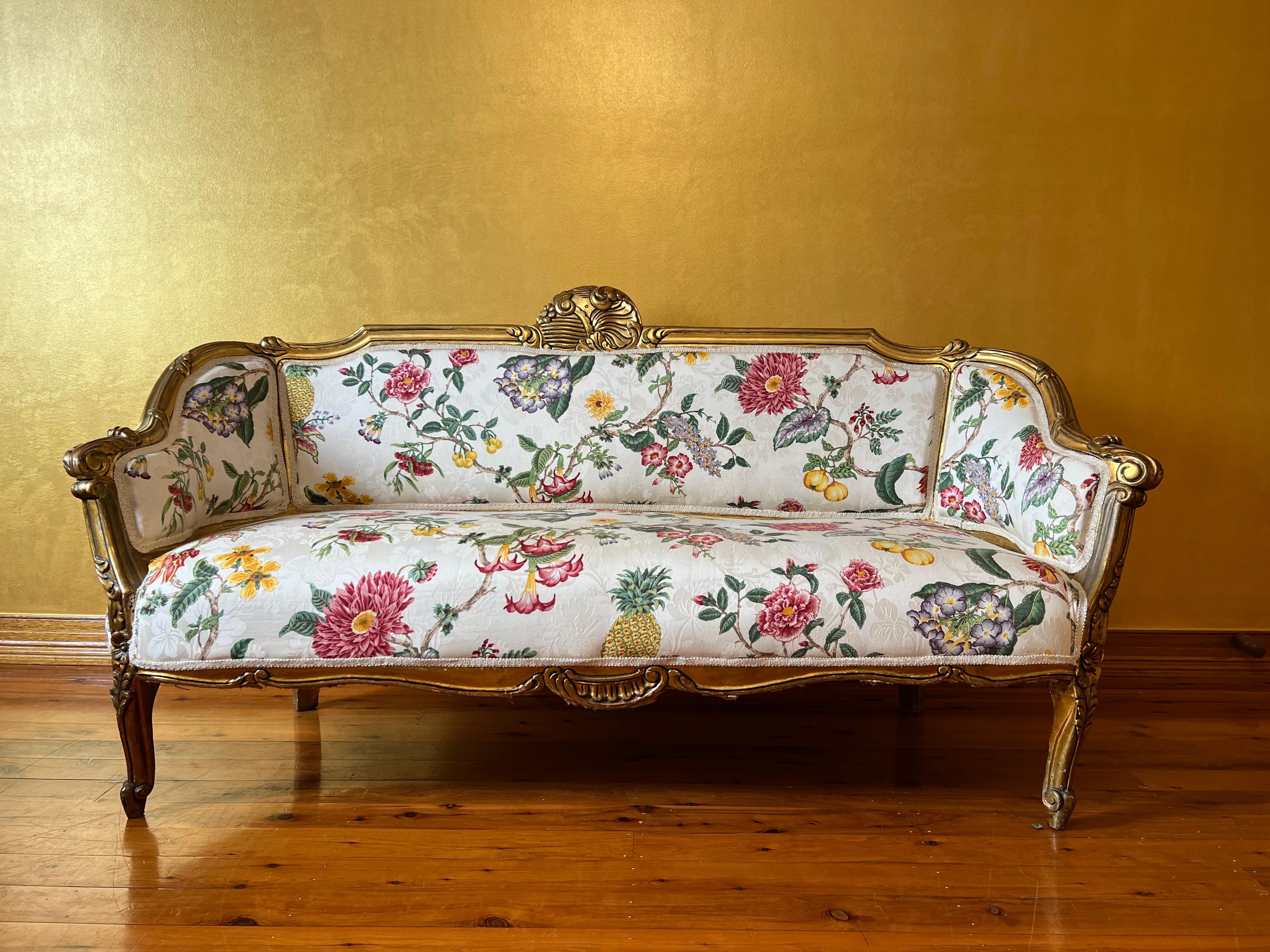 Antique French Gold Gilt Lounge and Bedroom Suite In Good Condition For Sale In EDENSOR PARK, NSW