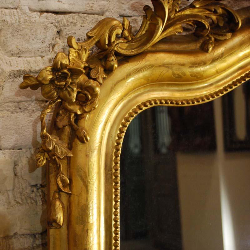 Antique French Gold leaf Gilded Louis Philippe Mirror with Crest In Good Condition In Casteren, NL