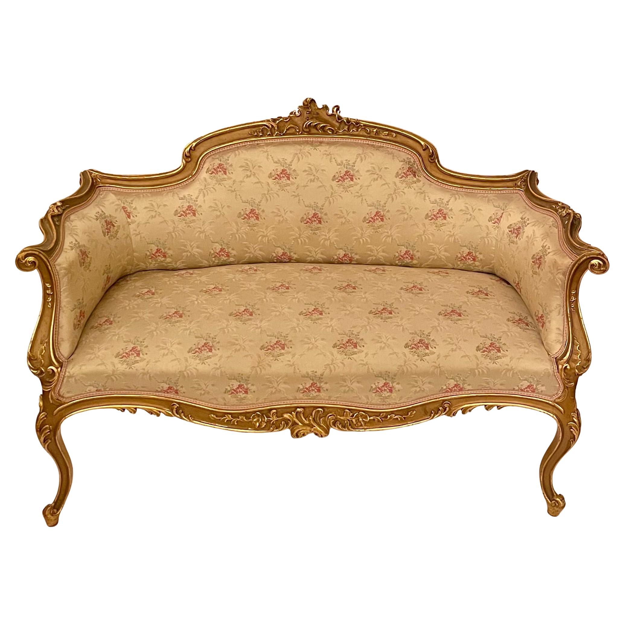 Canapé ancien français à feuilles d'or, Circa 1890. Bon état - En vente à New Orleans, LA