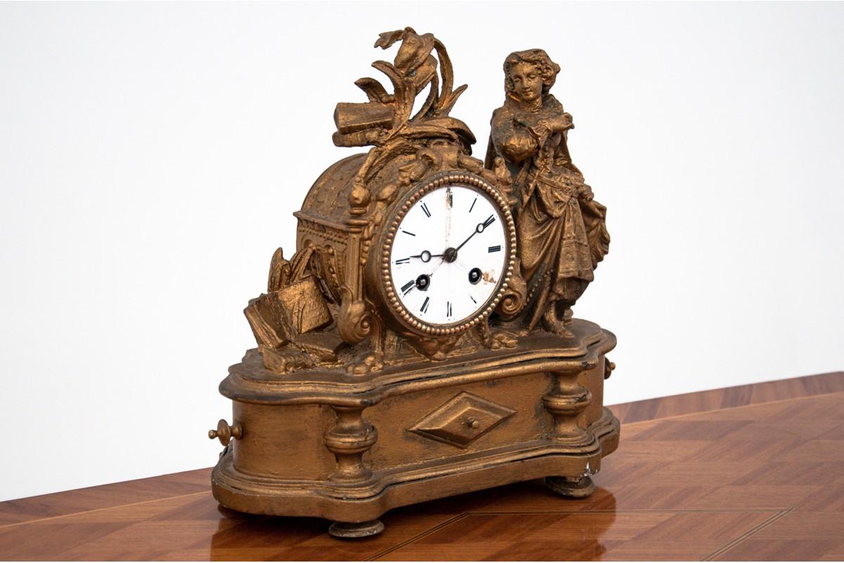 A fireplace clock from the beginning of the 20th century. The clock is functional after the review
Year: around 1910

Origin: France

dimensions:

height 28 cm

width 28 cm

depth 11 cm.