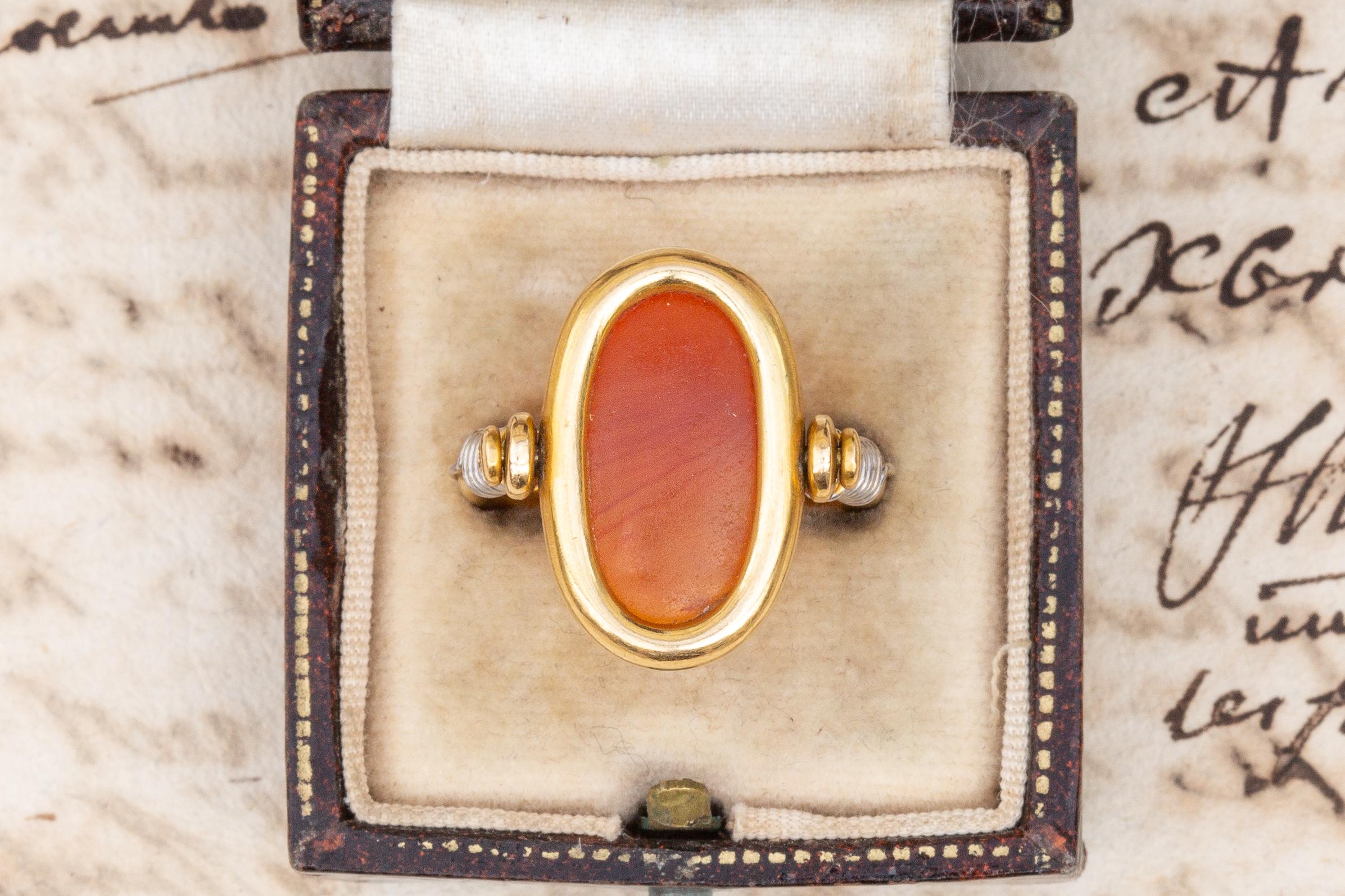 Antique French Gold Swivel Ring with Islamic Orange Agate Calligraphic Intaglio In Good Condition In London, GB