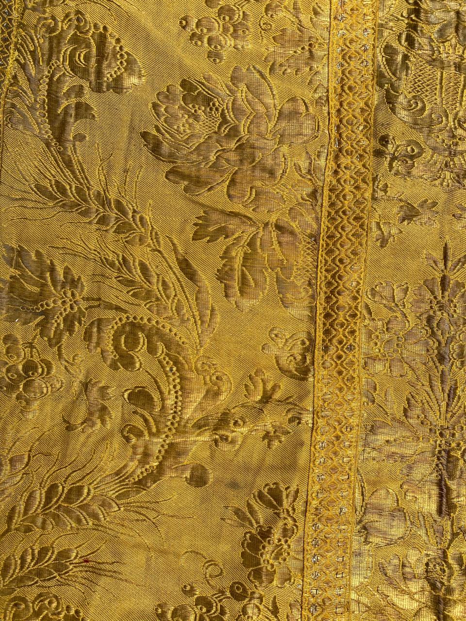 Autre Chasuble d'or française ancienne de Bobyrug en vente