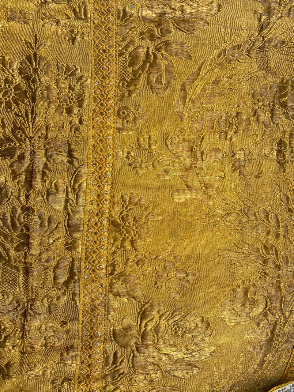 Bobyrug's Antike Französische Goldene Kasel (Gewebt) im Angebot