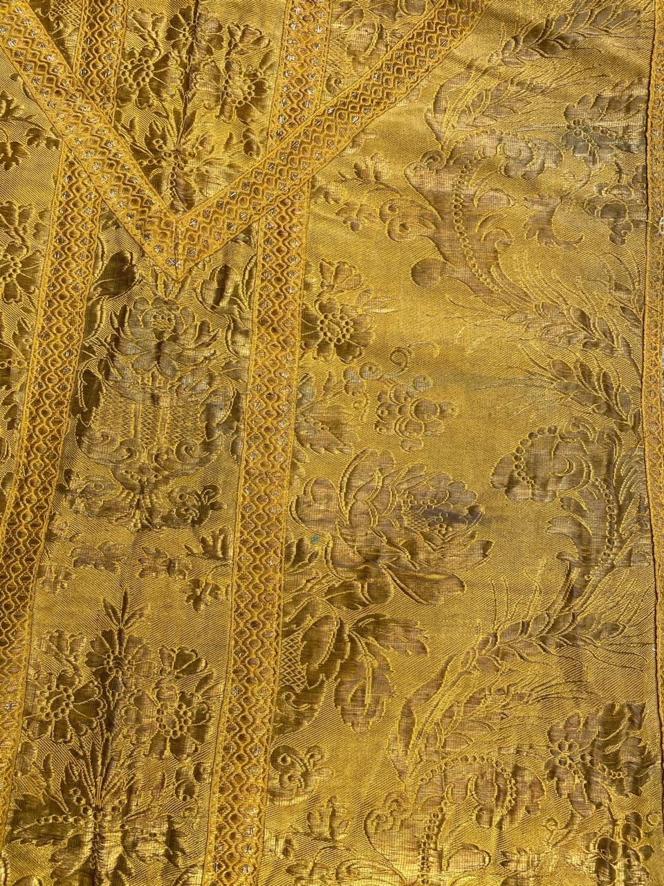 Tissage Chasuble d'or française ancienne de Bobyrug en vente