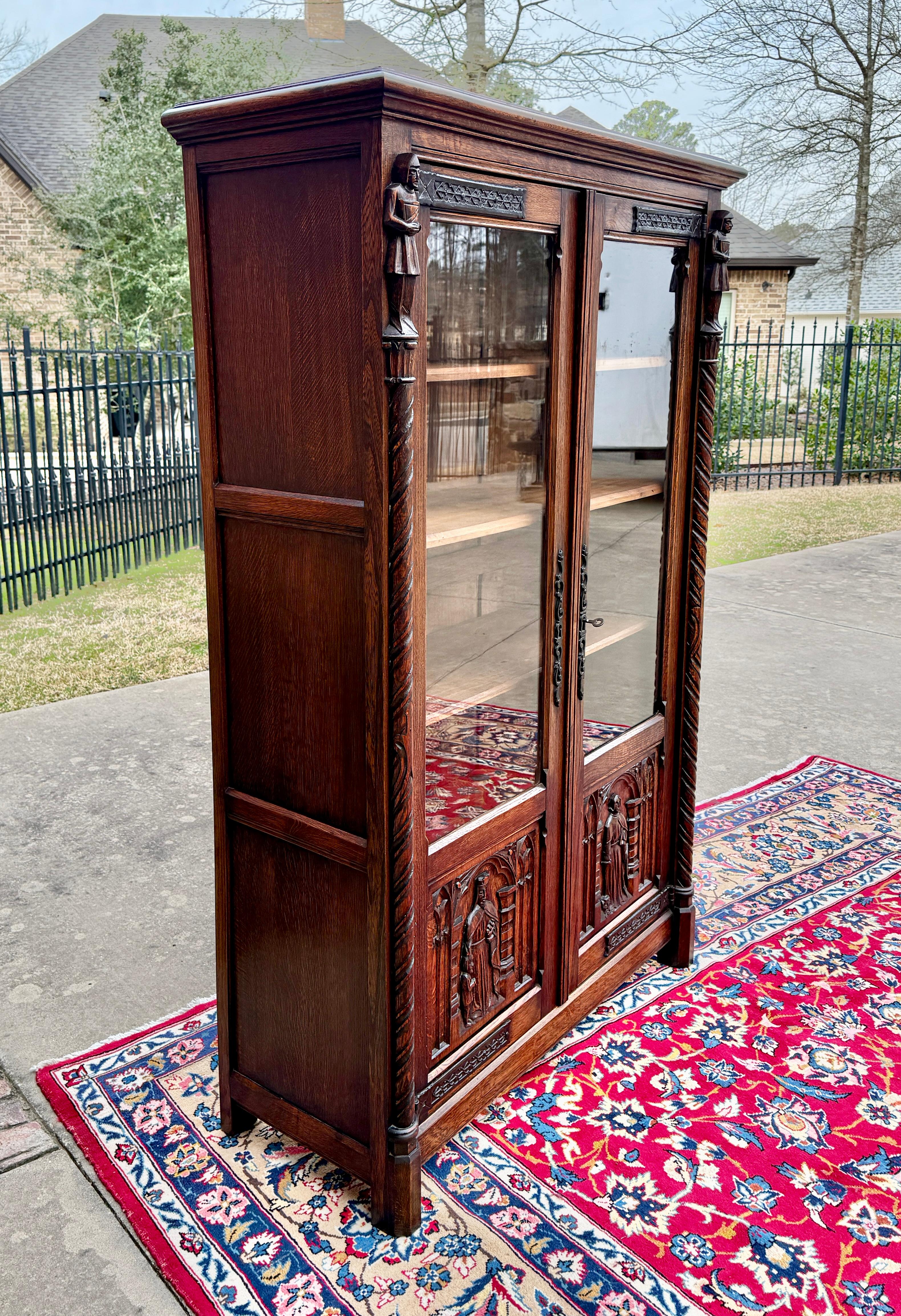 Antiker französischer gotischer Bücherregalschrank/ Bücherregal mit 2 Glastüren aus Eiche, ca. 1920er-30er Jahre im Angebot 3