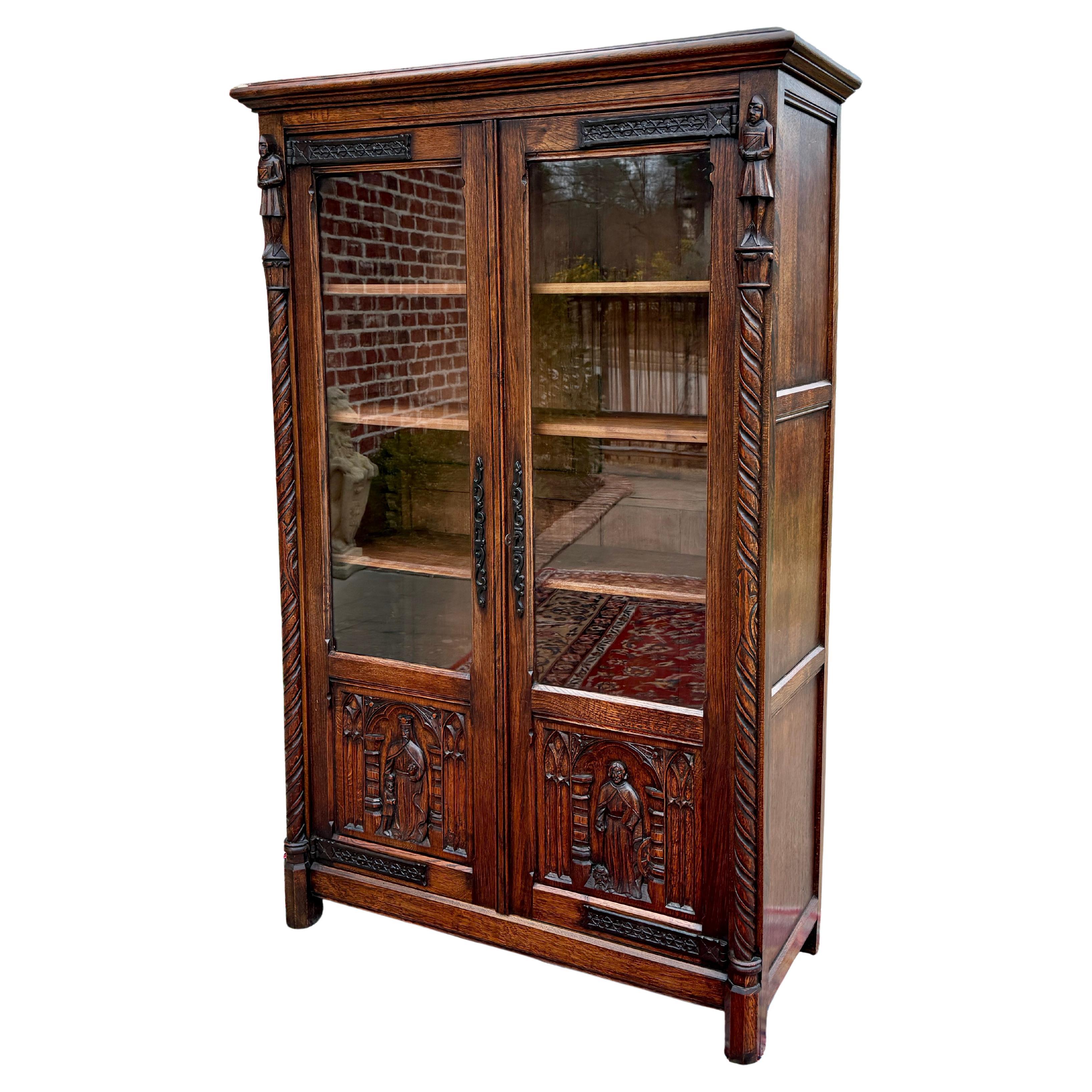 Ancienne armoire bibliothèque gothique française 2 portes vitrées A.I.C. Oak c.1920s-30s