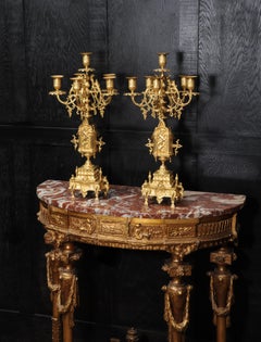 Antiker französischer gotischer Kandelaber aus vergoldeter Bronze:: Löwen im Zorn