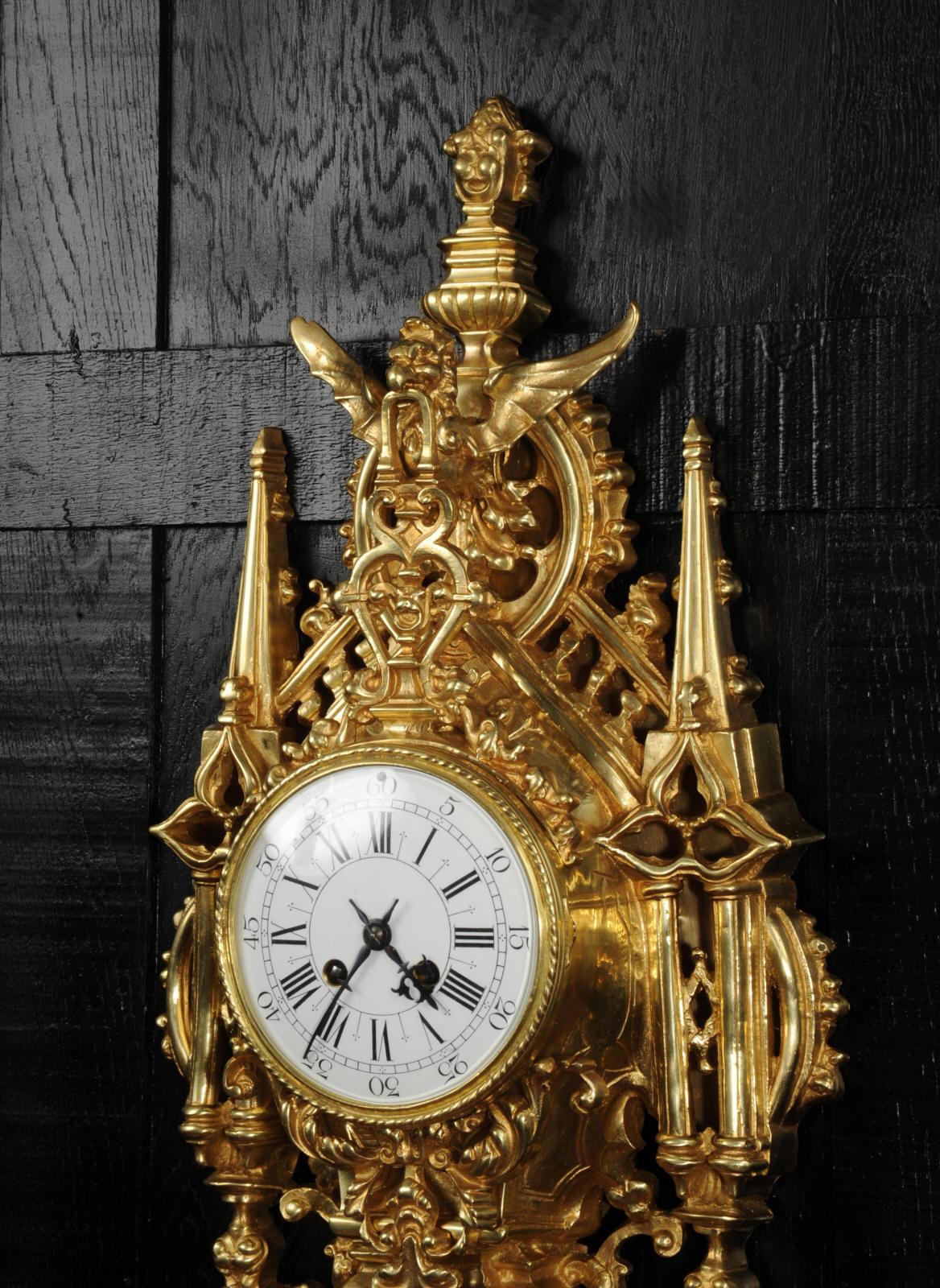 Antique French Gothic Cartel Wall Clock - Raro - Totalmente restaurado - Henri Riondet Dorado en venta