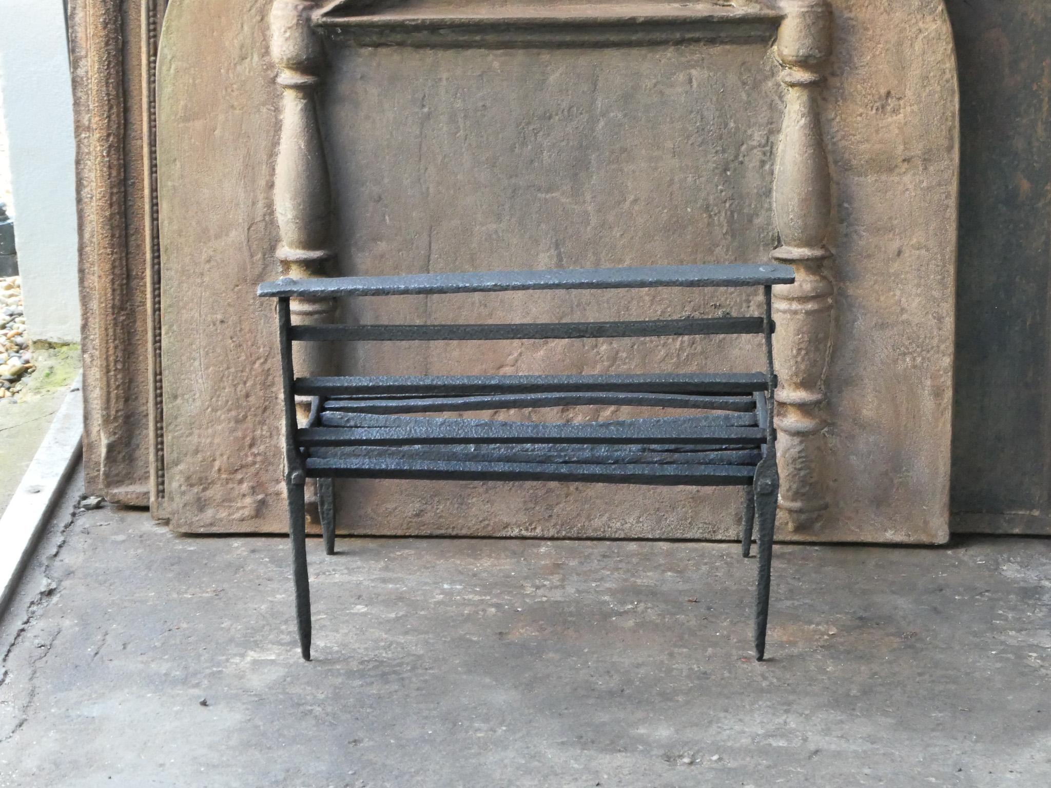 Antique French Gothic Fireplace Grate or Fire Basket, 17th - 18th Century In Good Condition For Sale In Amerongen, NL