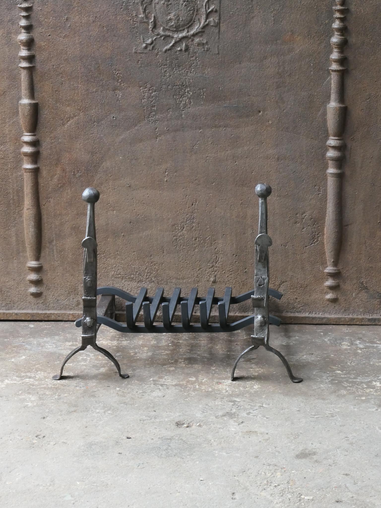 Antique French Gothic Fireplace Grate or Fire Basket, 17th Century In Good Condition For Sale In Amerongen, NL