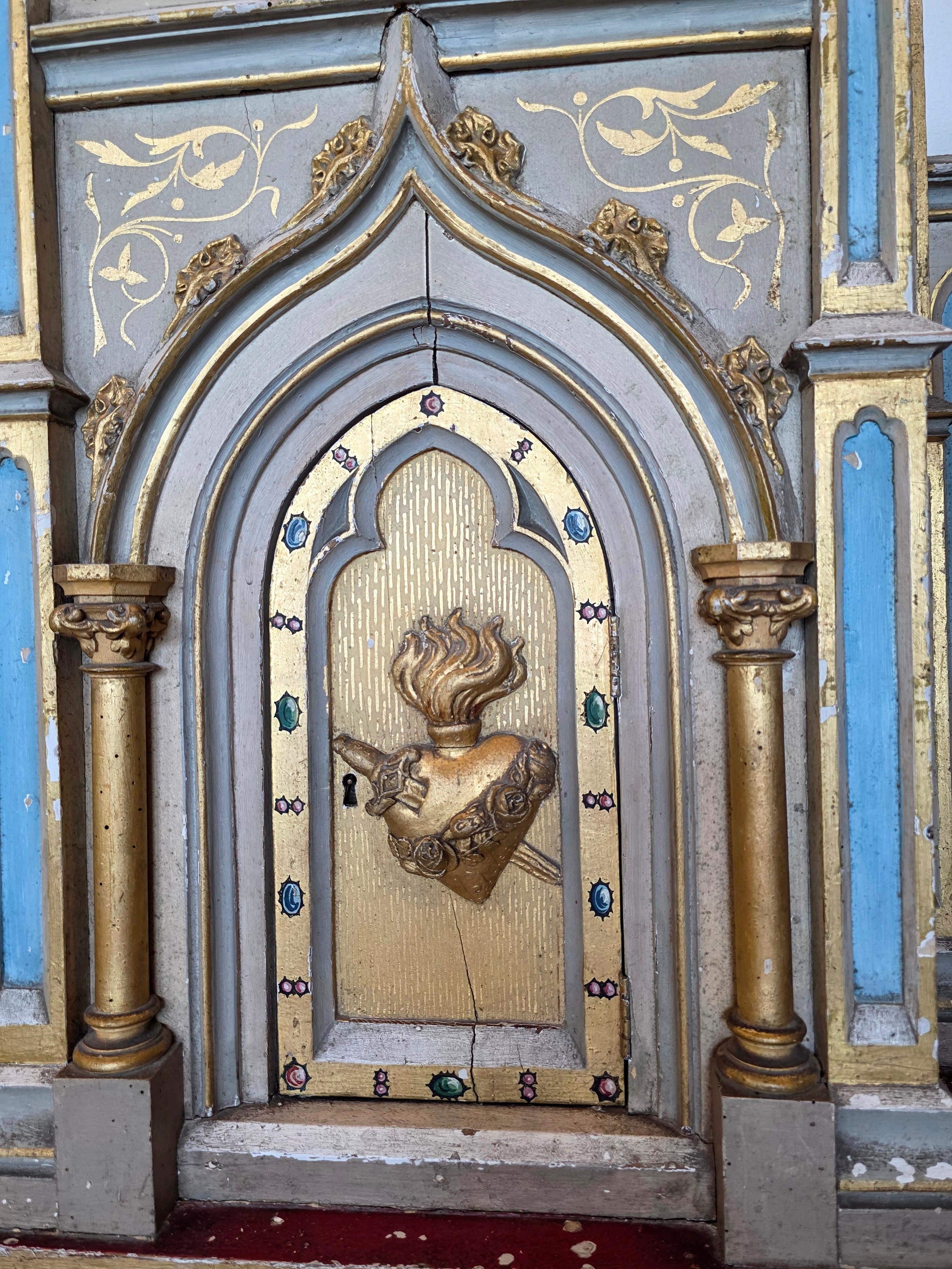 Antique French Gothic Revival Church Tabernacle Cabinet Cathedral Altar Shrine en vente 3