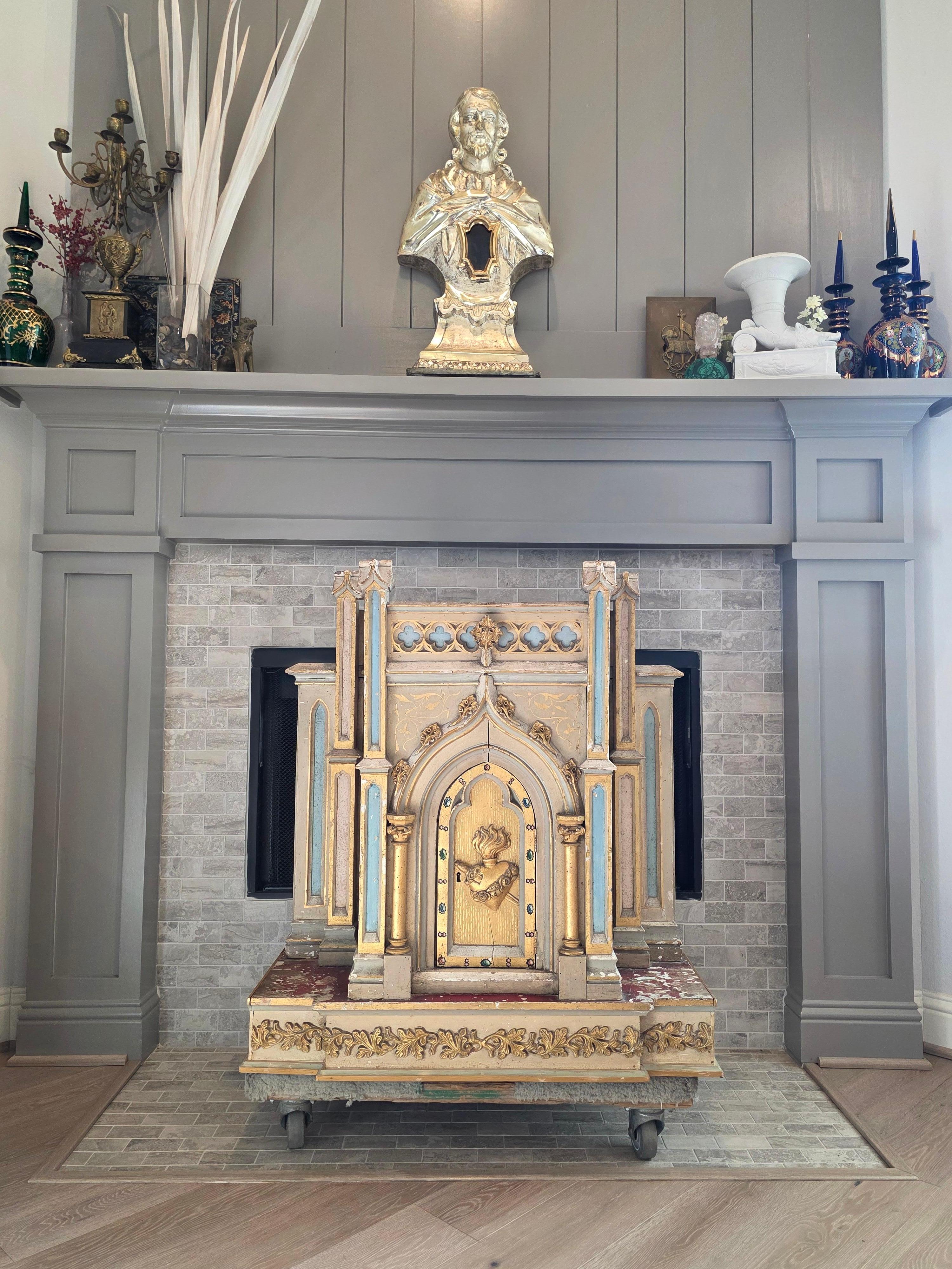 Antique French Gothic Revival Church Tabernacle Cabinet Cathedral Altar Shrine en vente 12