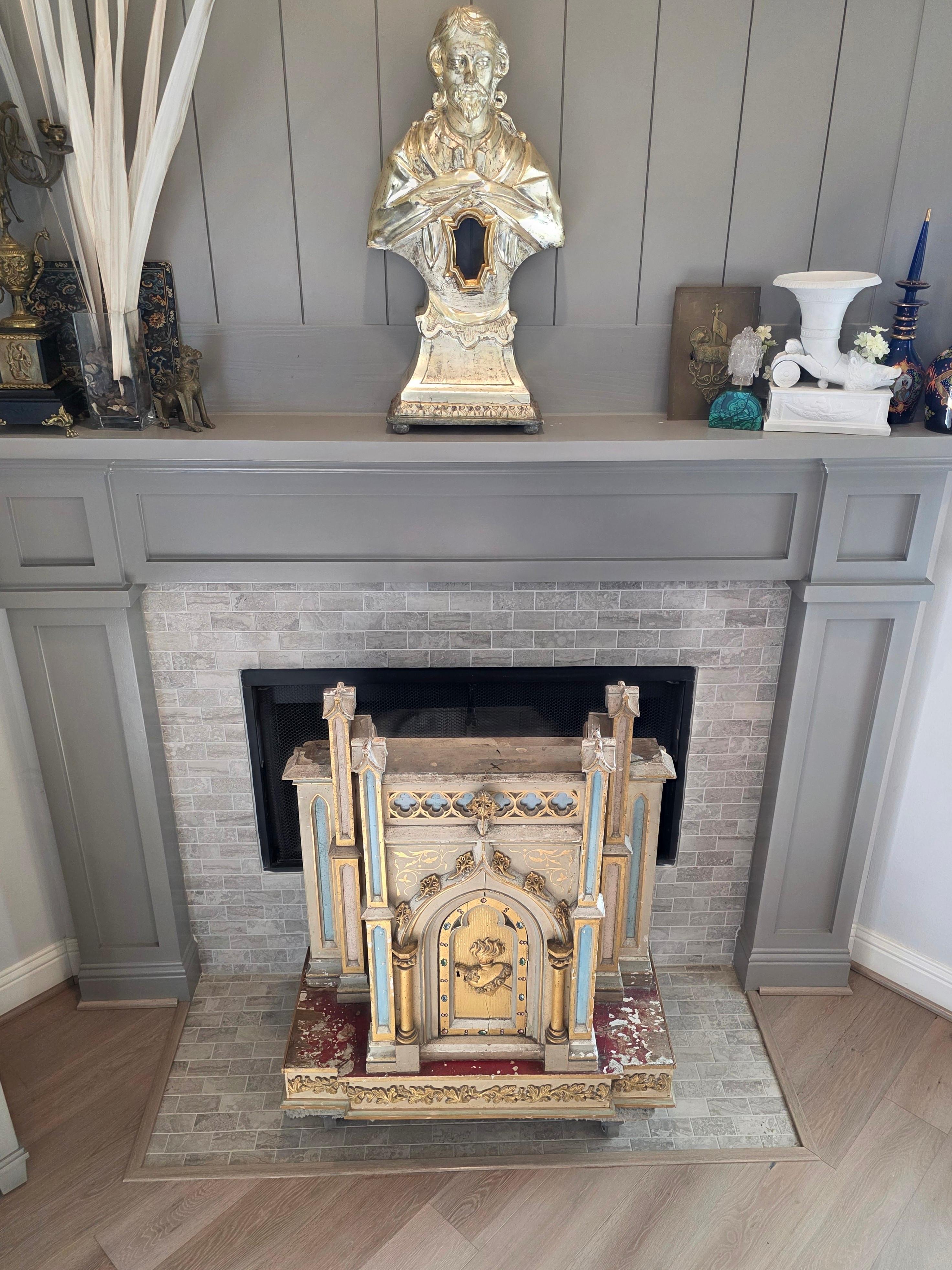 Néo-gothique Antique French Gothic Revival Church Tabernacle Cabinet Cathedral Altar Shrine en vente