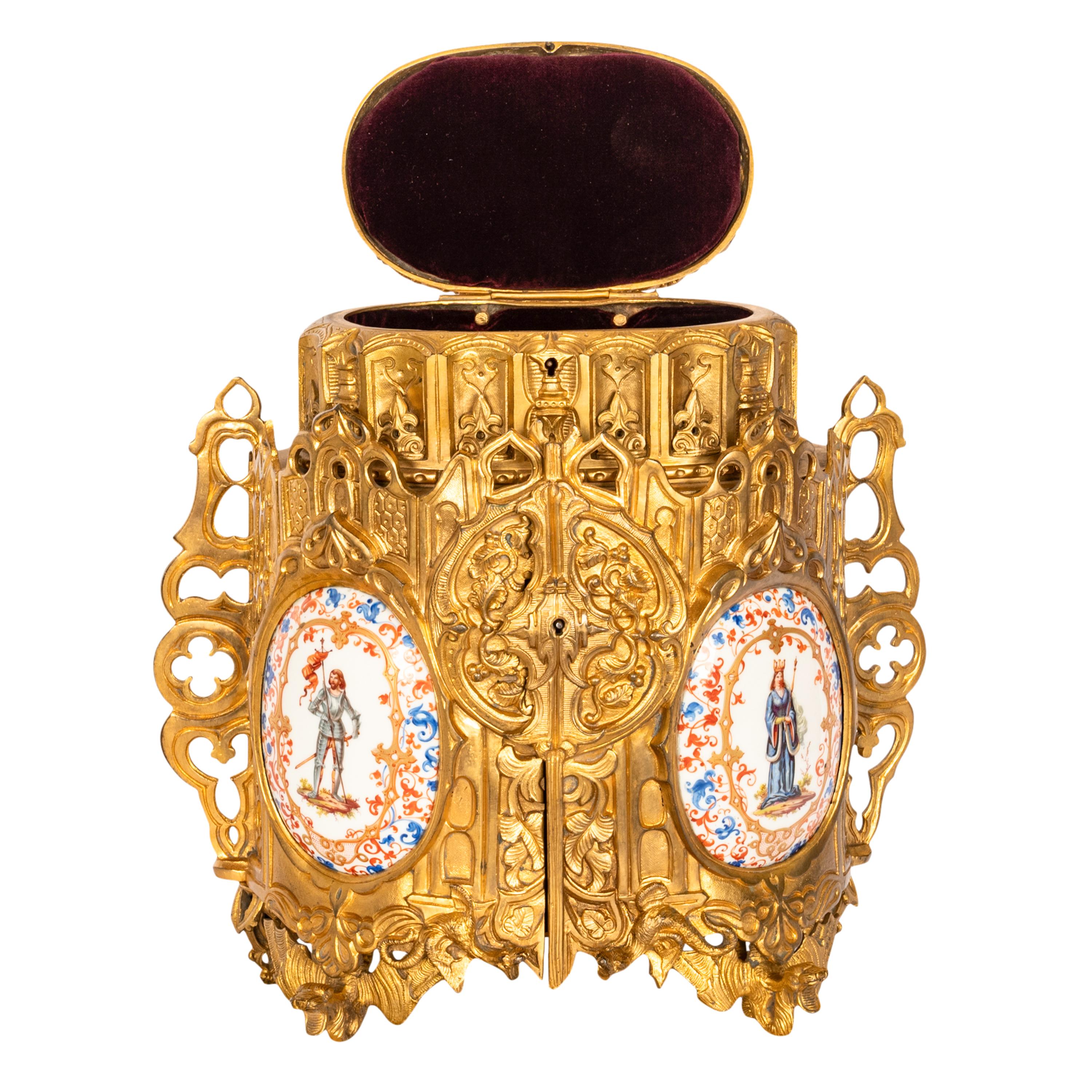 Antique boîte à bijoux néo-gothique française de style médiéval doré en bronze doré  en vente 2