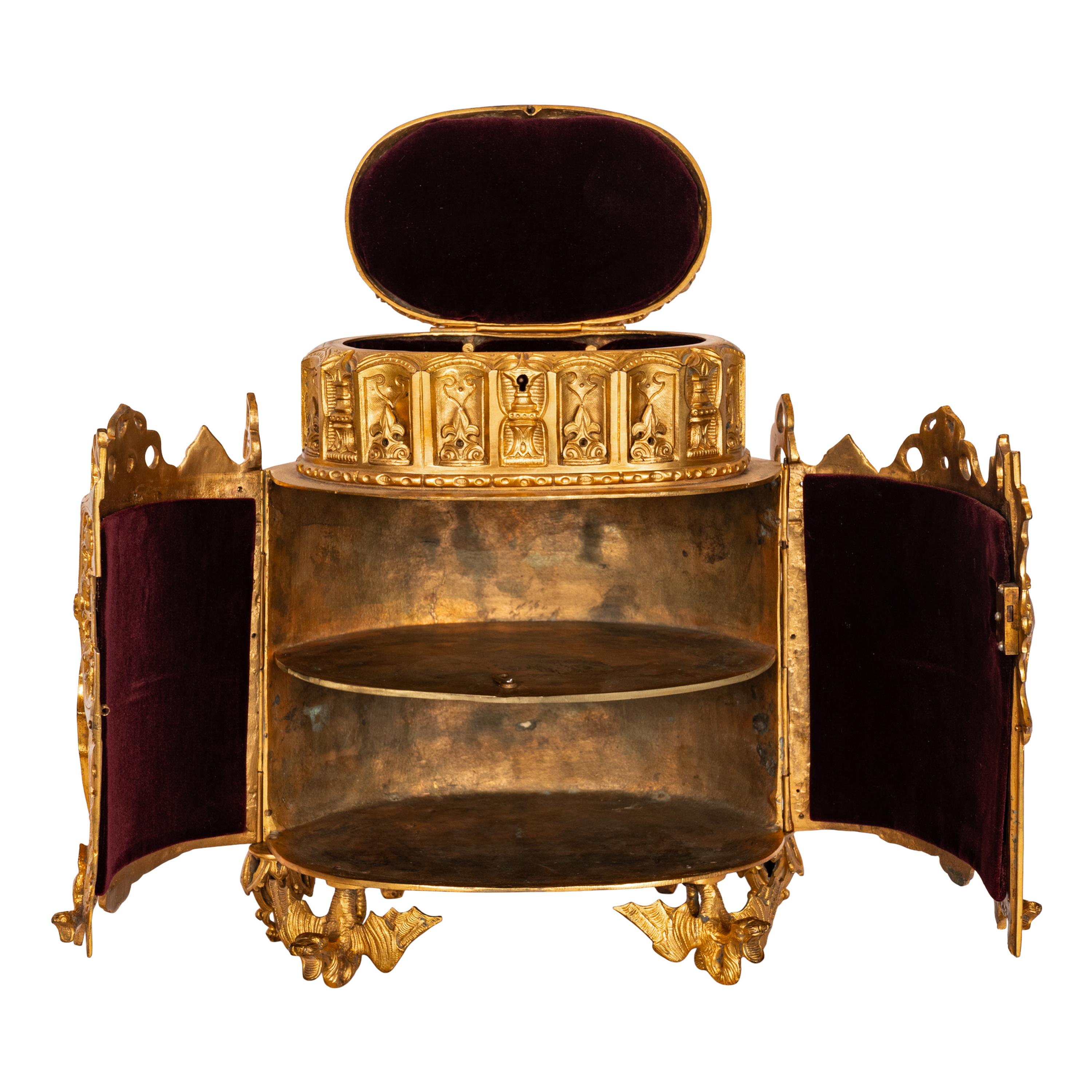 Antique boîte à bijoux néo-gothique française de style médiéval doré en bronze doré  en vente 3