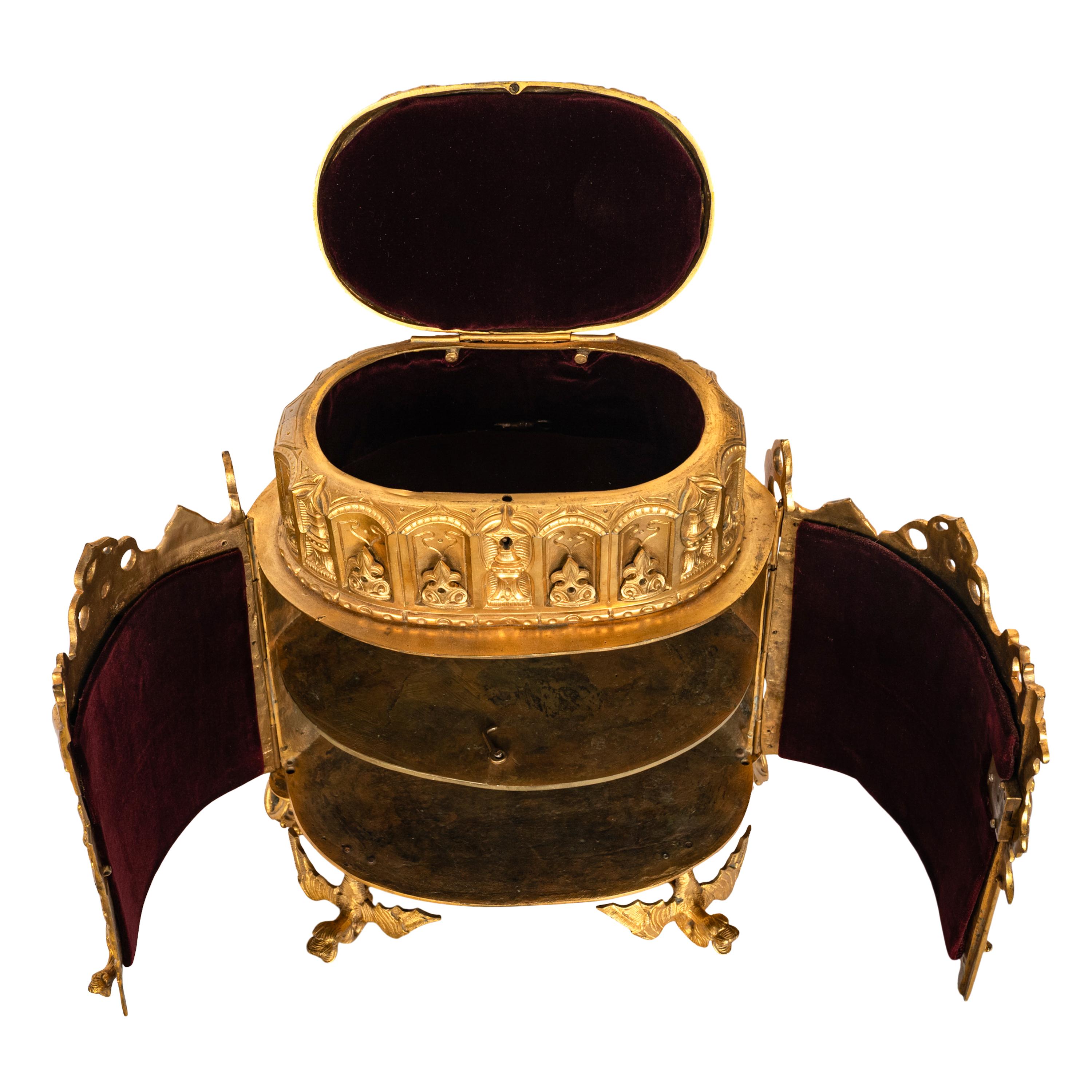 Antique boîte à bijoux néo-gothique française de style médiéval doré en bronze doré  en vente 4